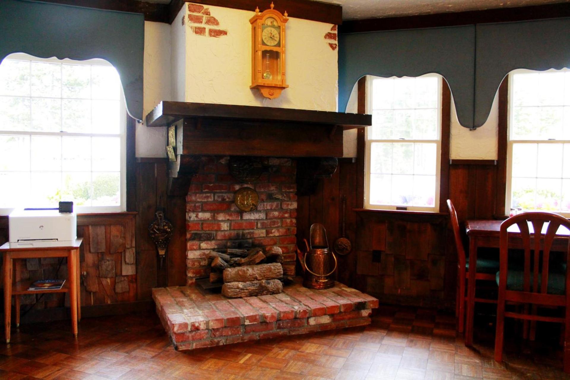Auld Holland Inn photo 26