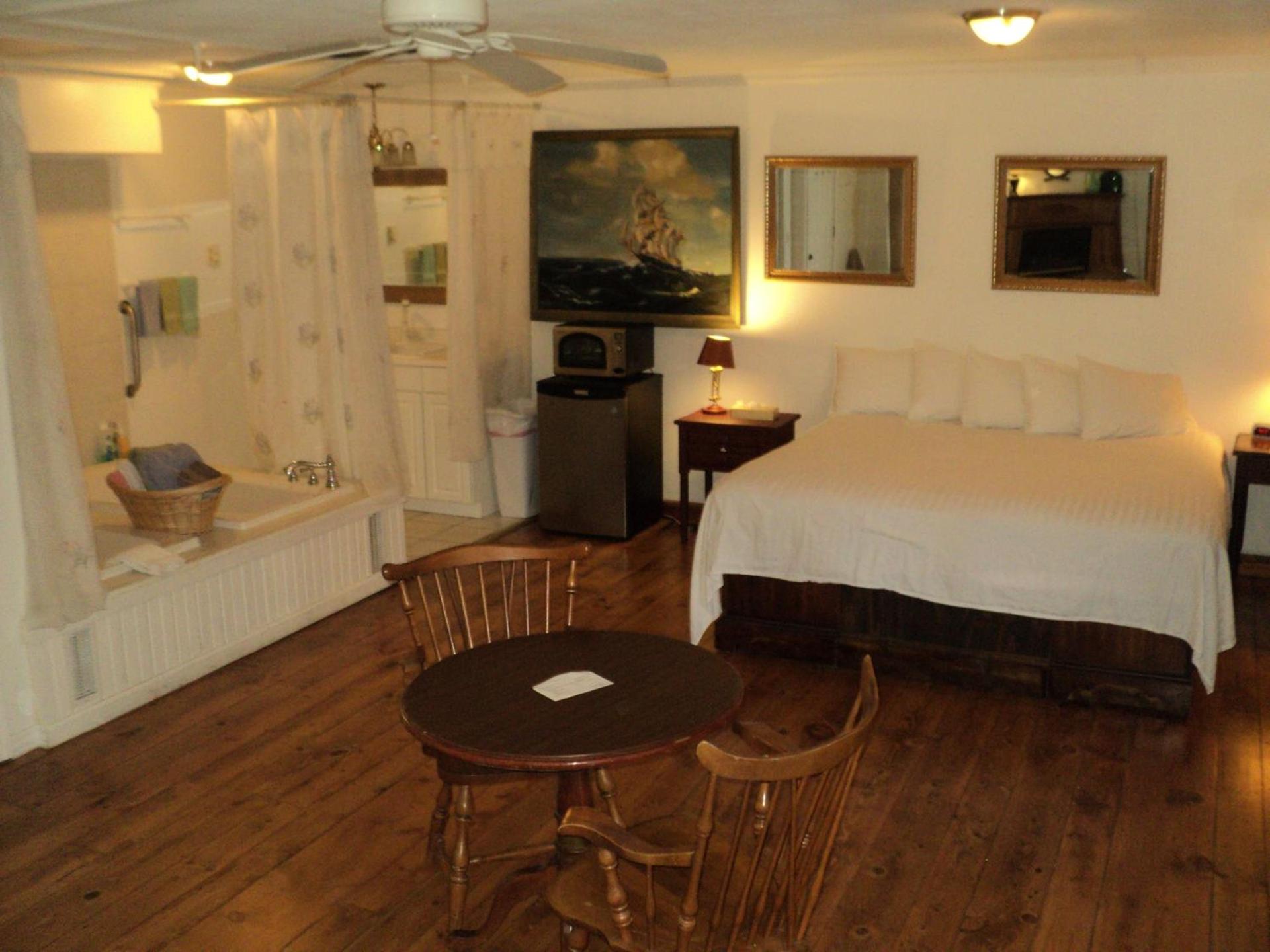 Harbor Haus Inn & Suites photo 44