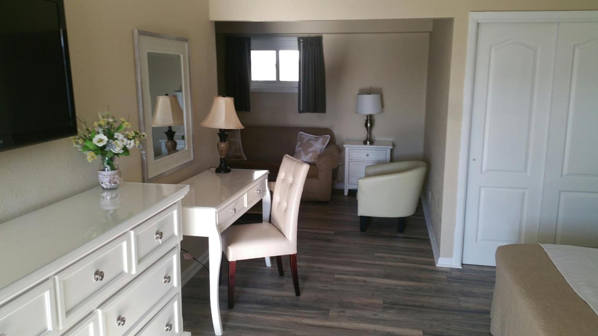 Point Pleasant Manor photo 9
