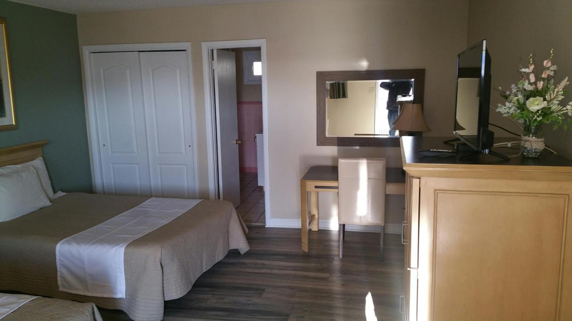 Point Pleasant Manor photo 7