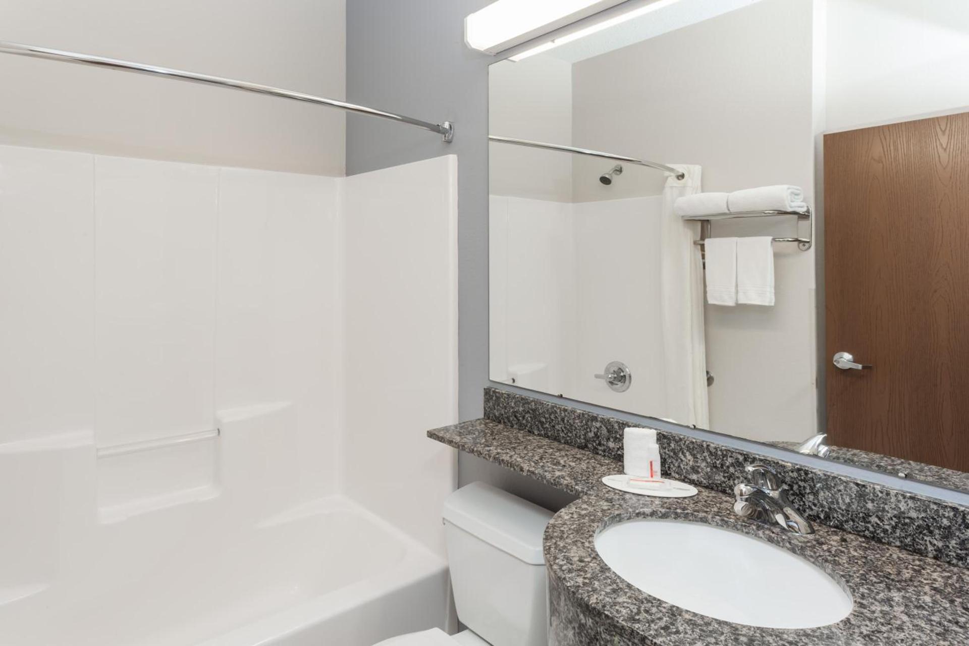 Microtel Inn and Suites Elkhart photo 29