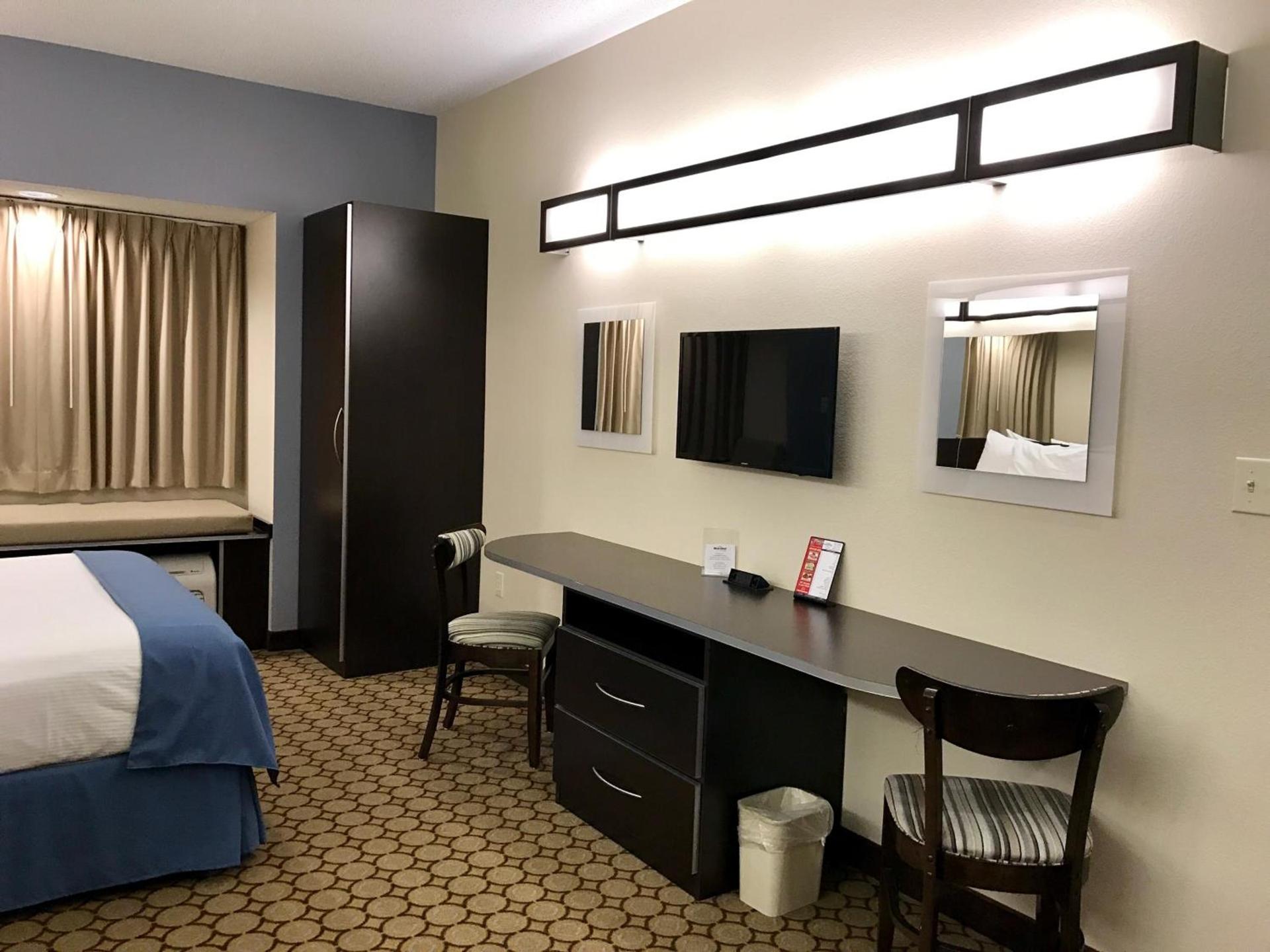 Microtel Inn and Suites Elkhart photo 20