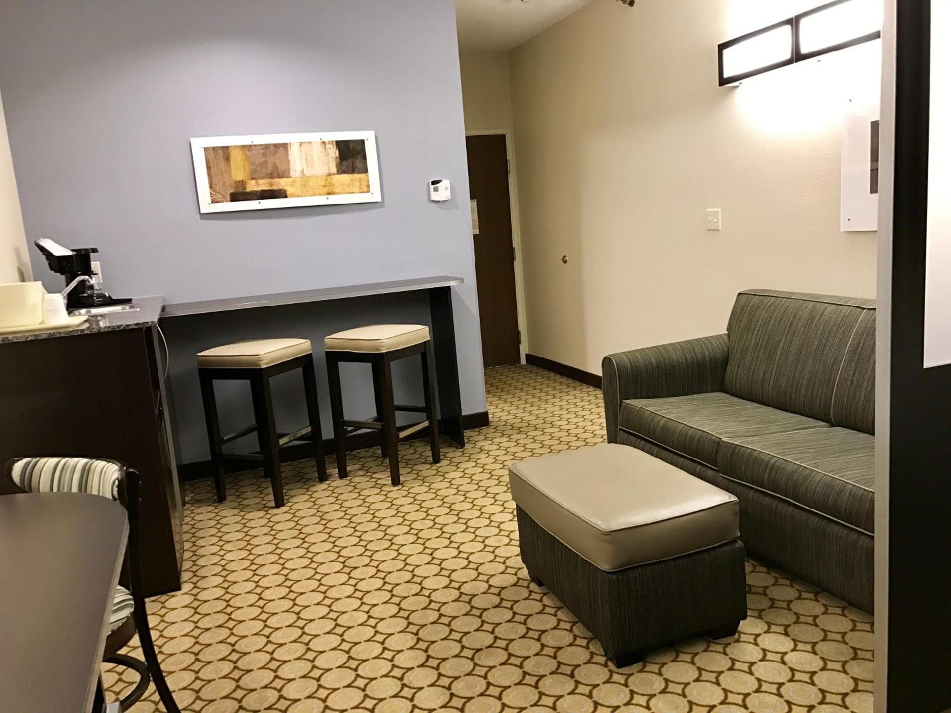 Microtel Inn and Suites Elkhart photo 21