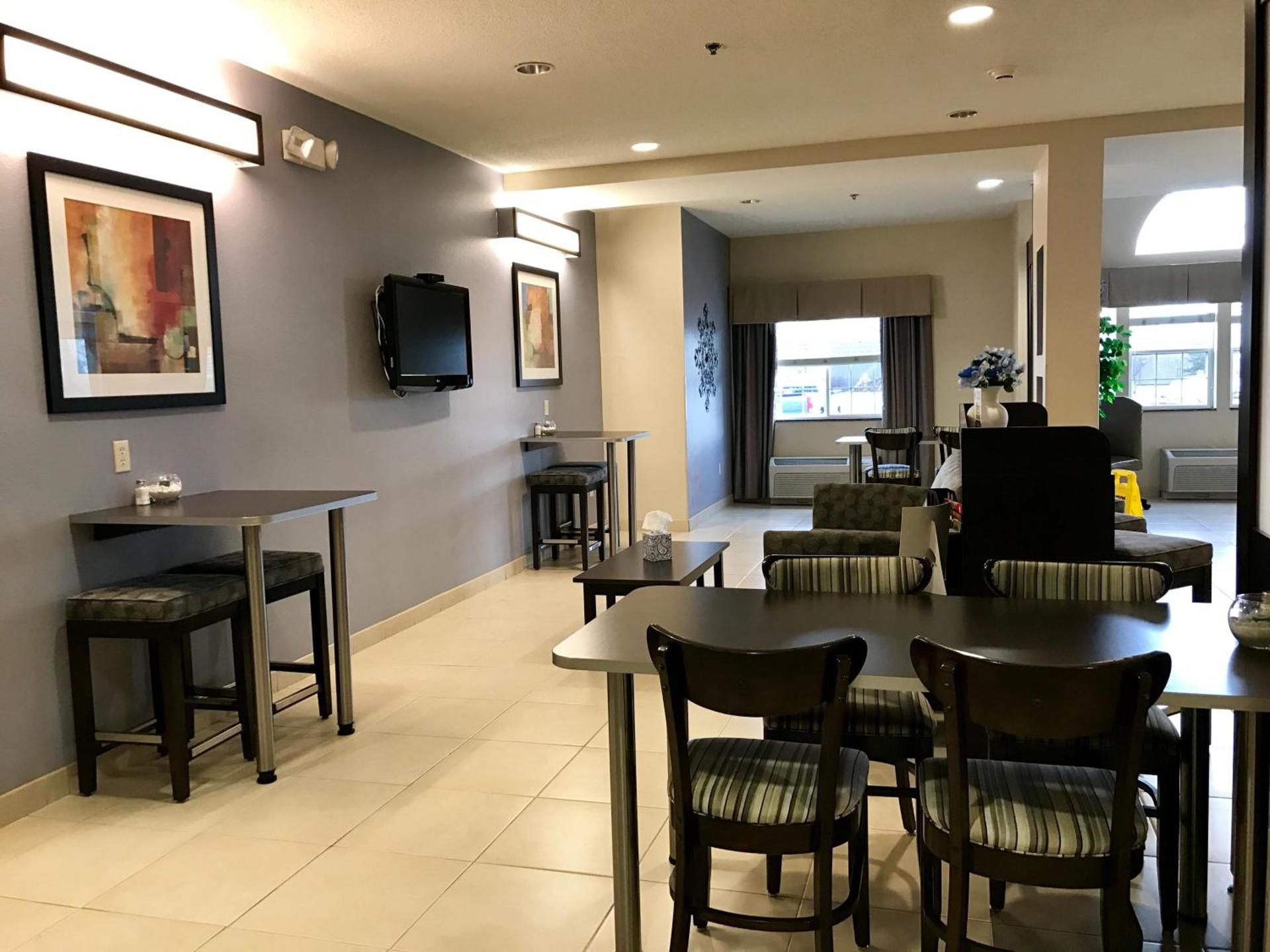 Microtel Inn and Suites Elkhart photo 16