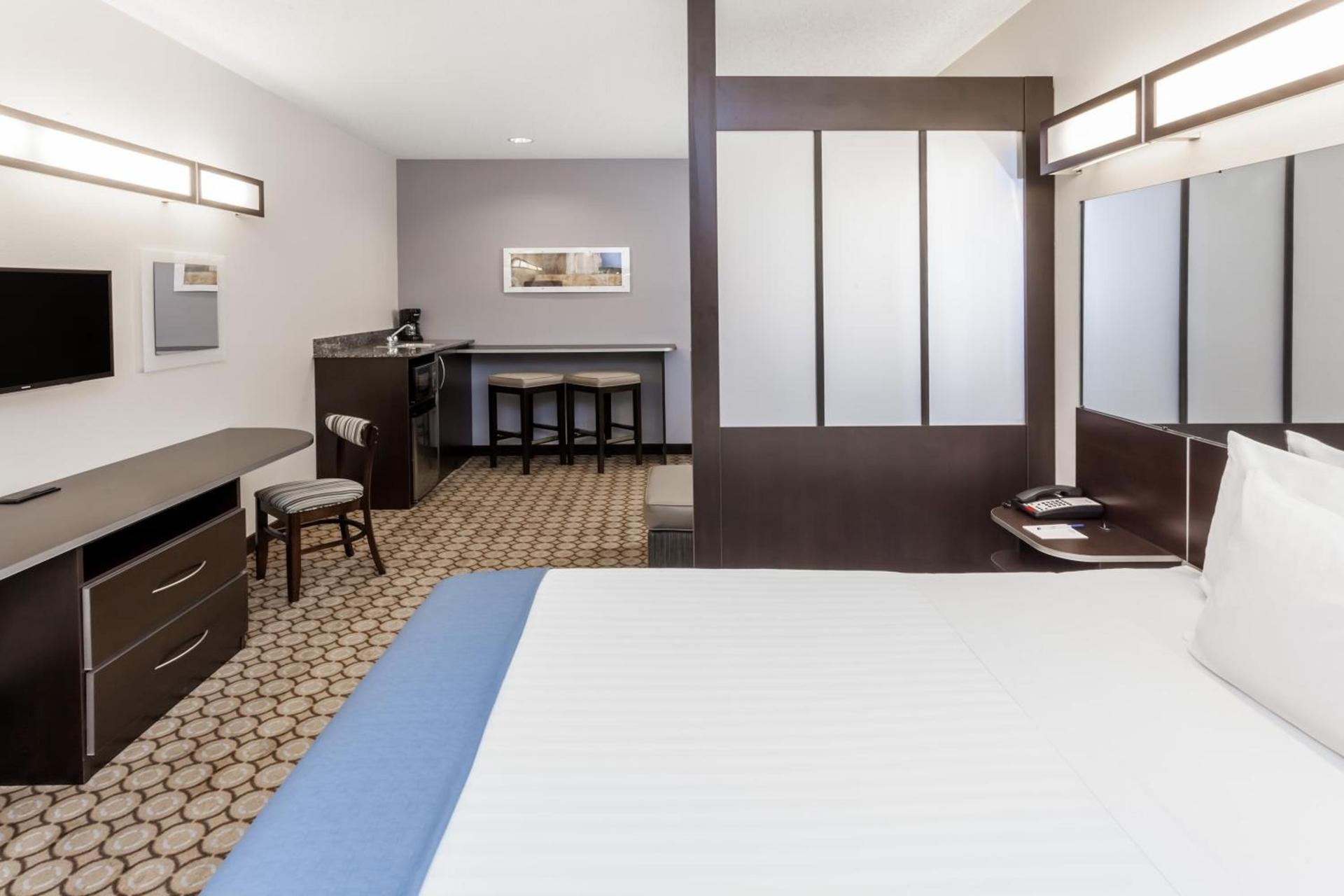 Microtel Inn and Suites Elkhart photo 4