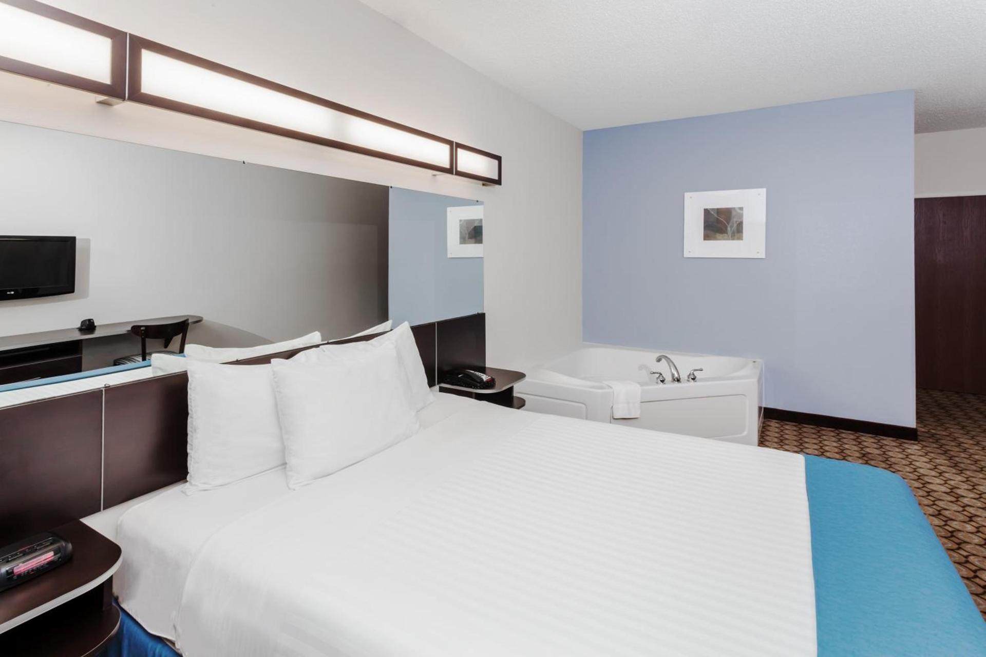 Microtel Inn and Suites Elkhart photo 6