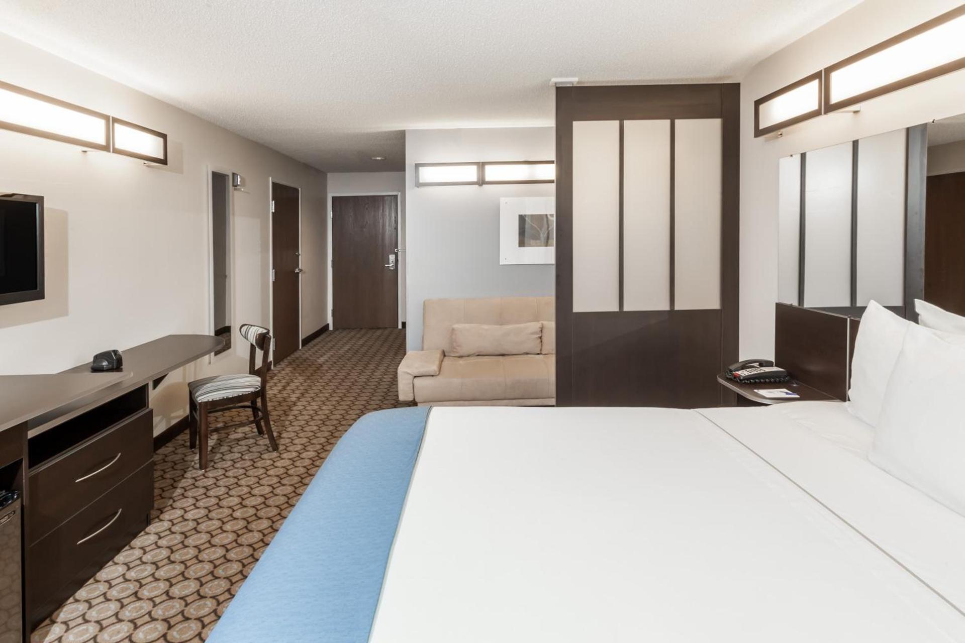 Microtel Inn and Suites Elkhart photo 8