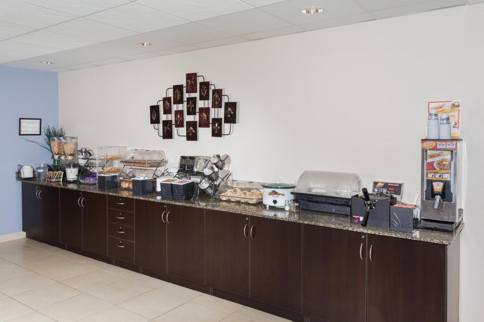 Microtel Inn and Suites Elkhart photo 9