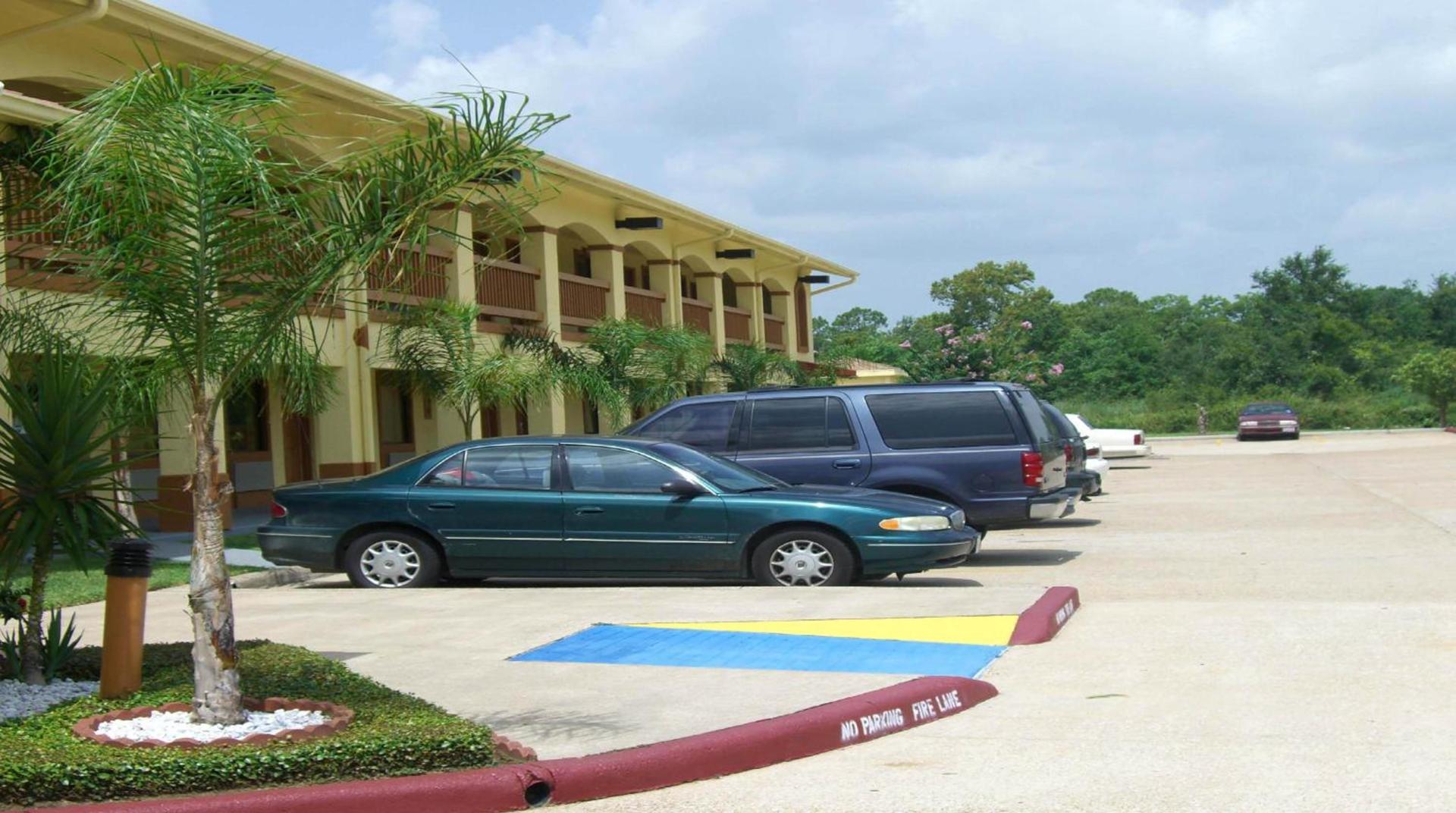 Americas Best Value Inn & Suites-Alvin/Houston photo 12