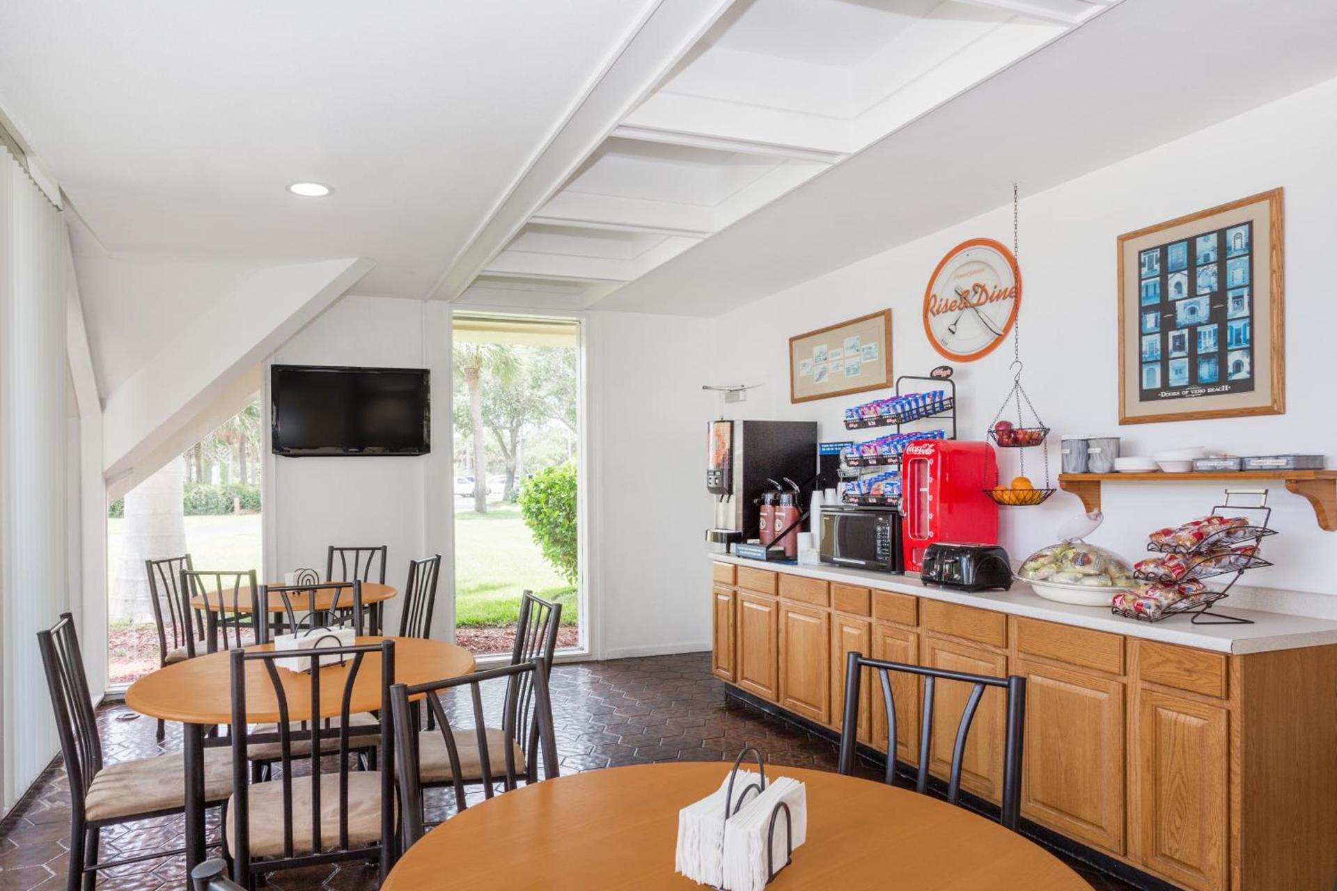 Howard Johnson by Wyndham Vero Beach / Downtown photo 30