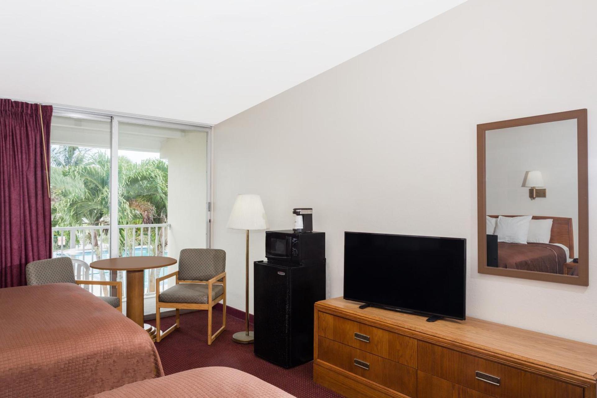Howard Johnson by Wyndham Vero Beach / Downtown photo 21