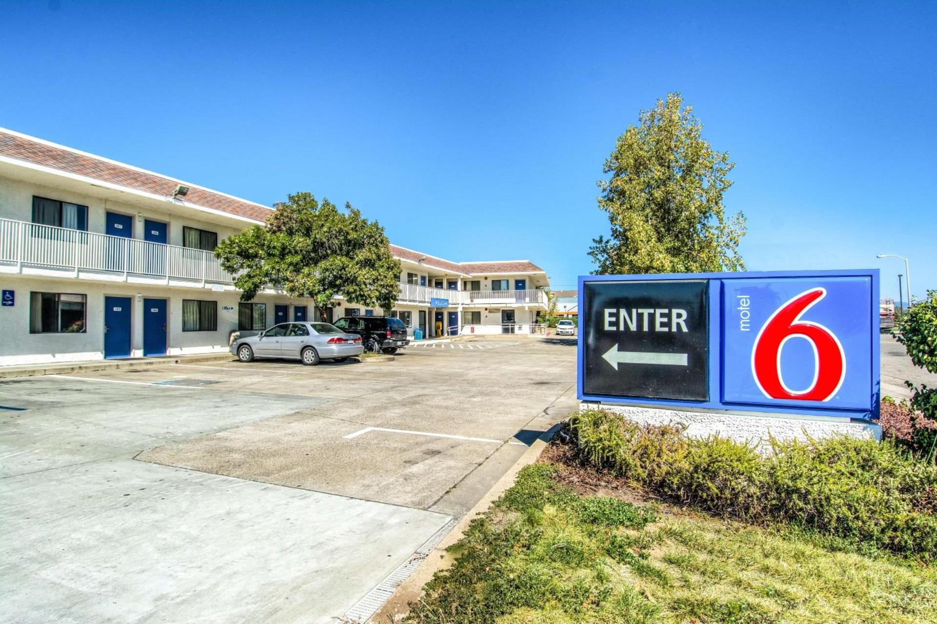 Motel 6-Redding, CA - North photo 1