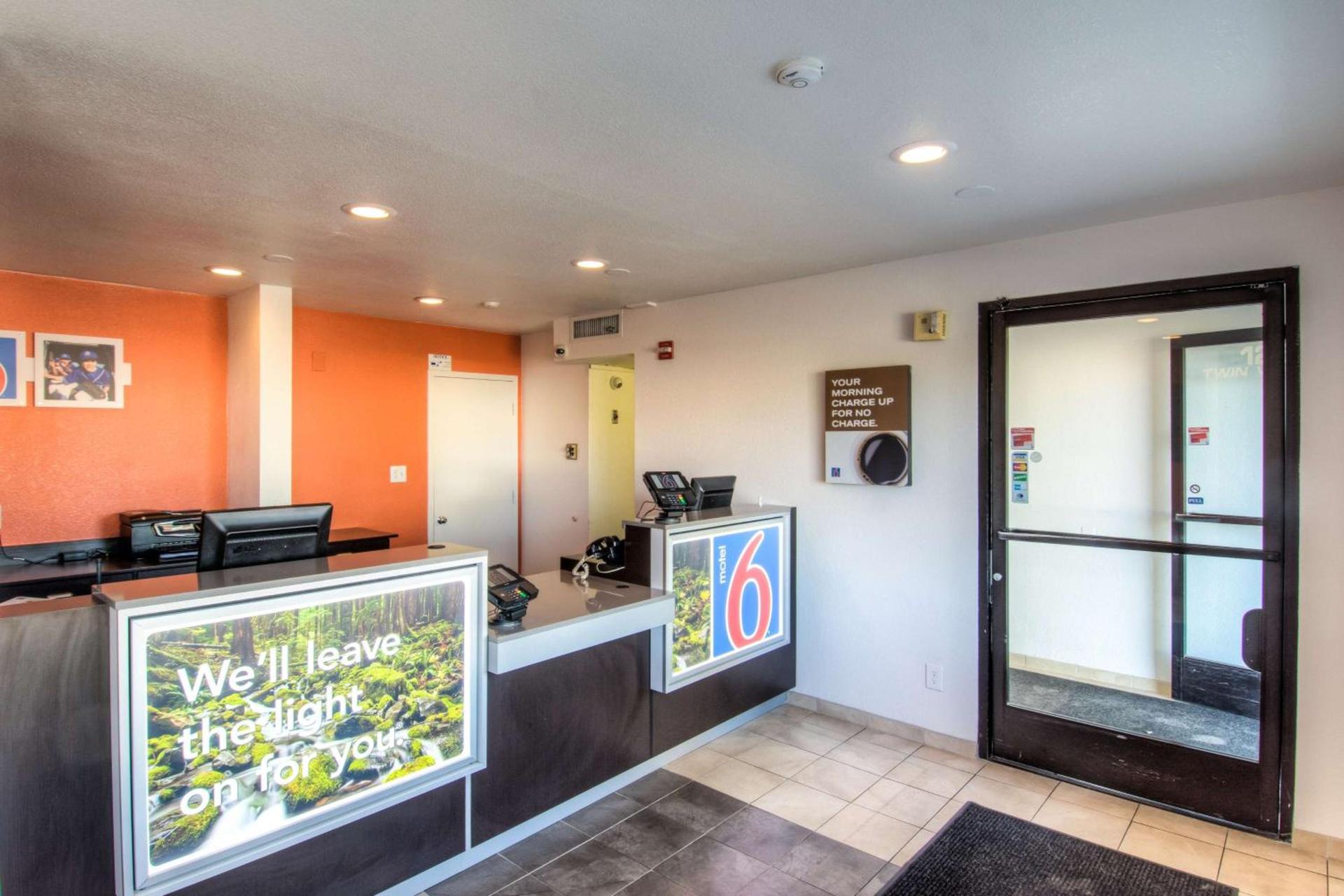 Motel 6-Redding, CA - North photo 39