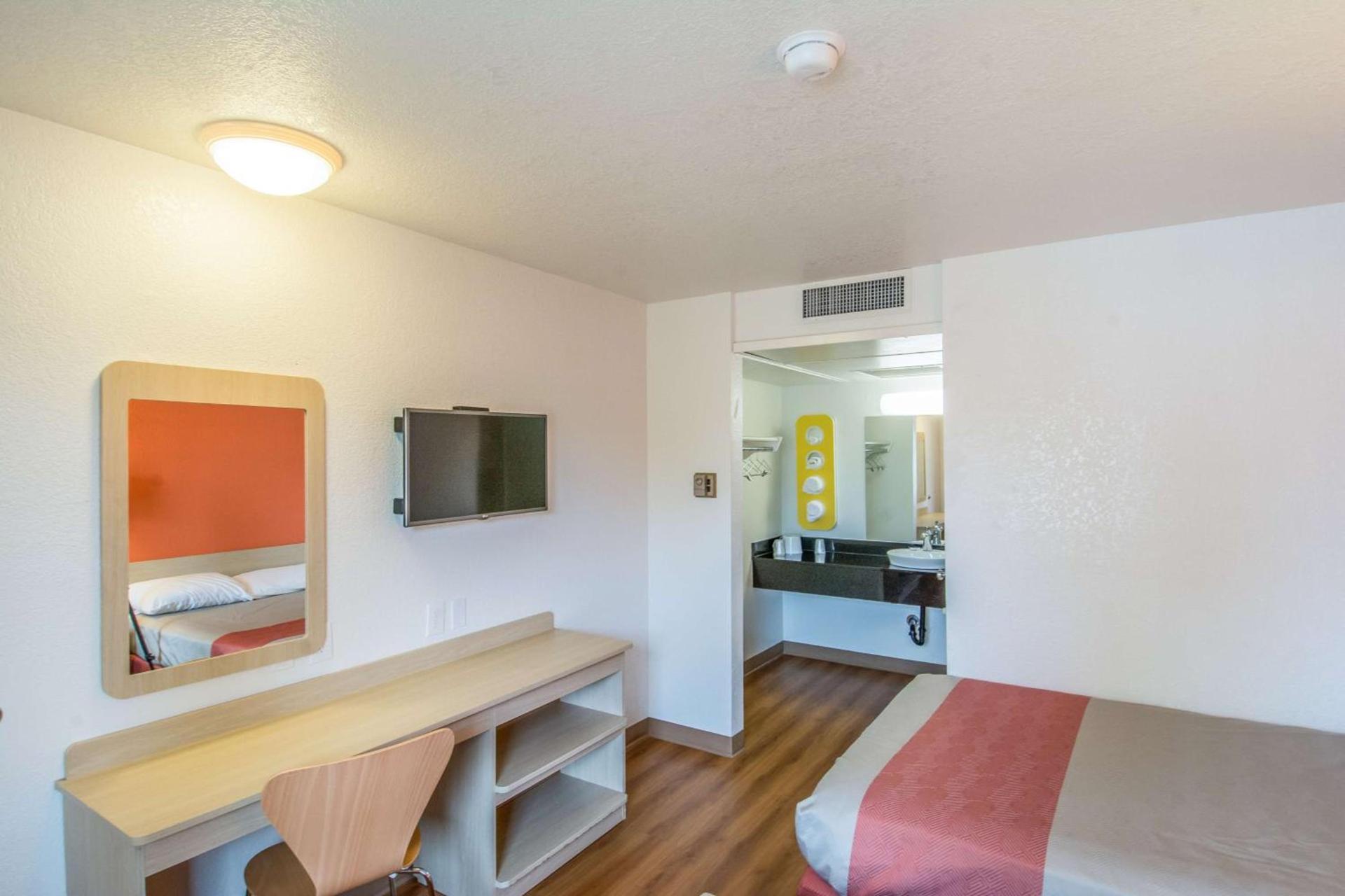 Motel 6-Redding, CA - North photo 43