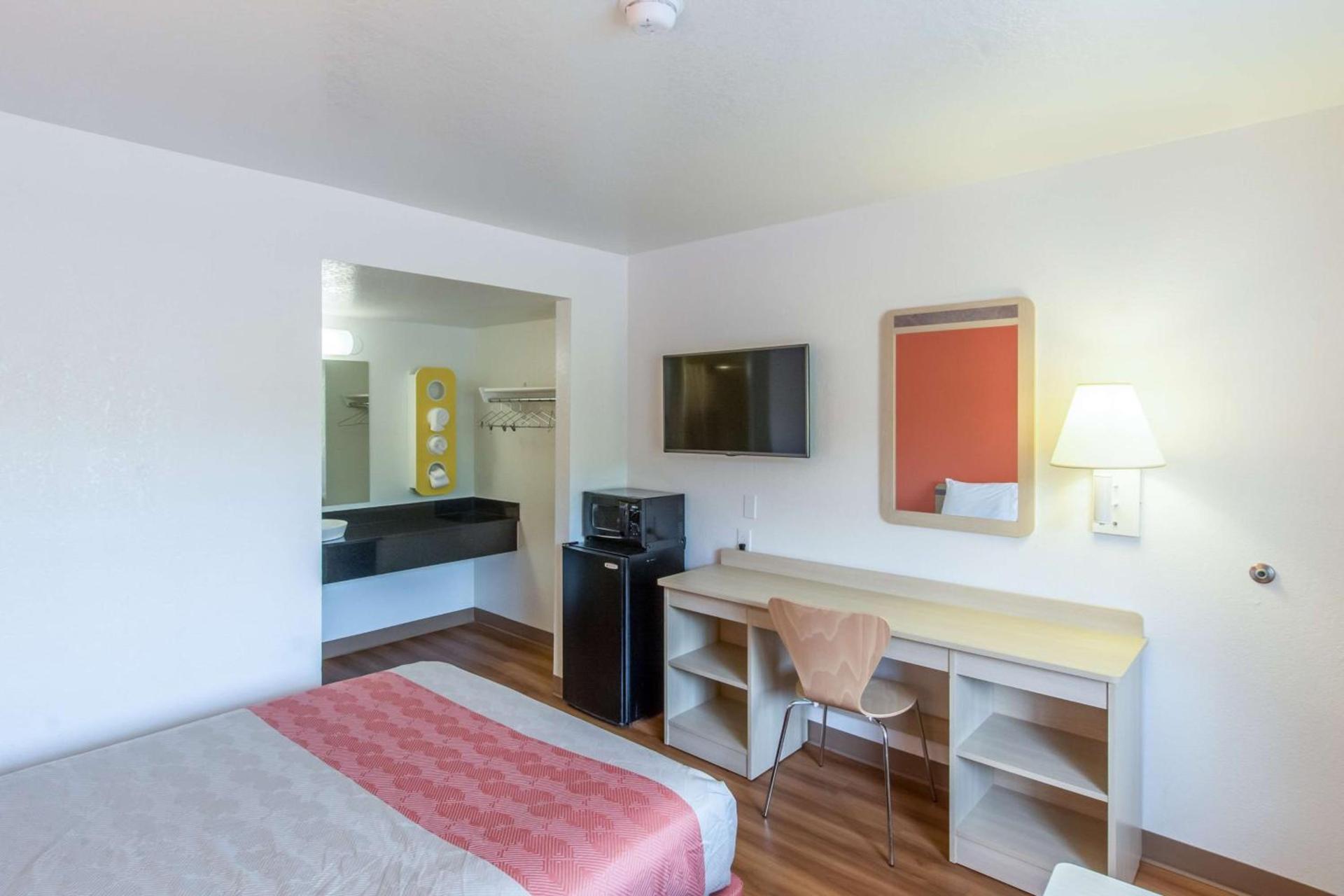 Motel 6-Redding, CA - North photo 48