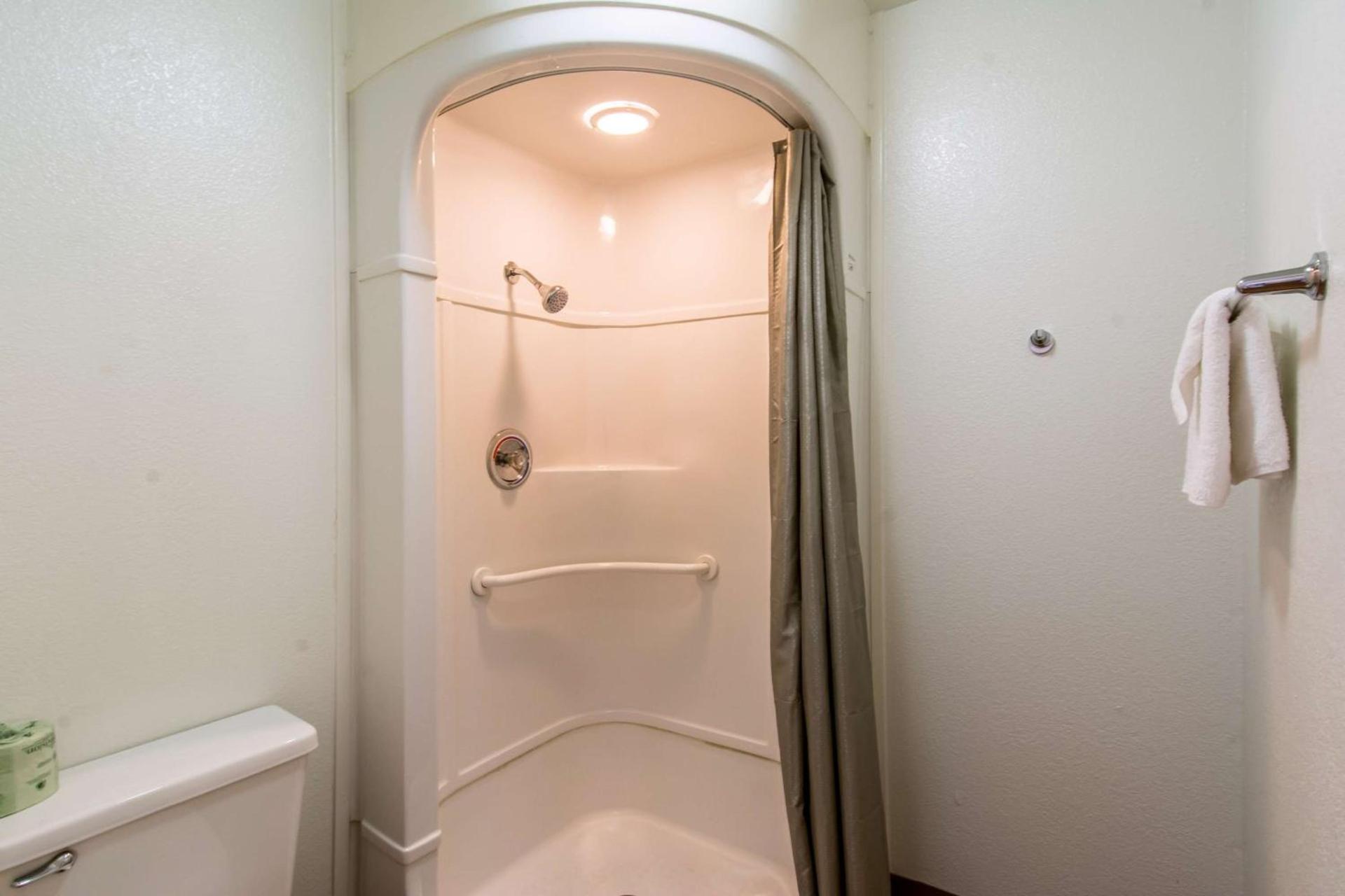 Motel 6-Redding, CA - North photo 49