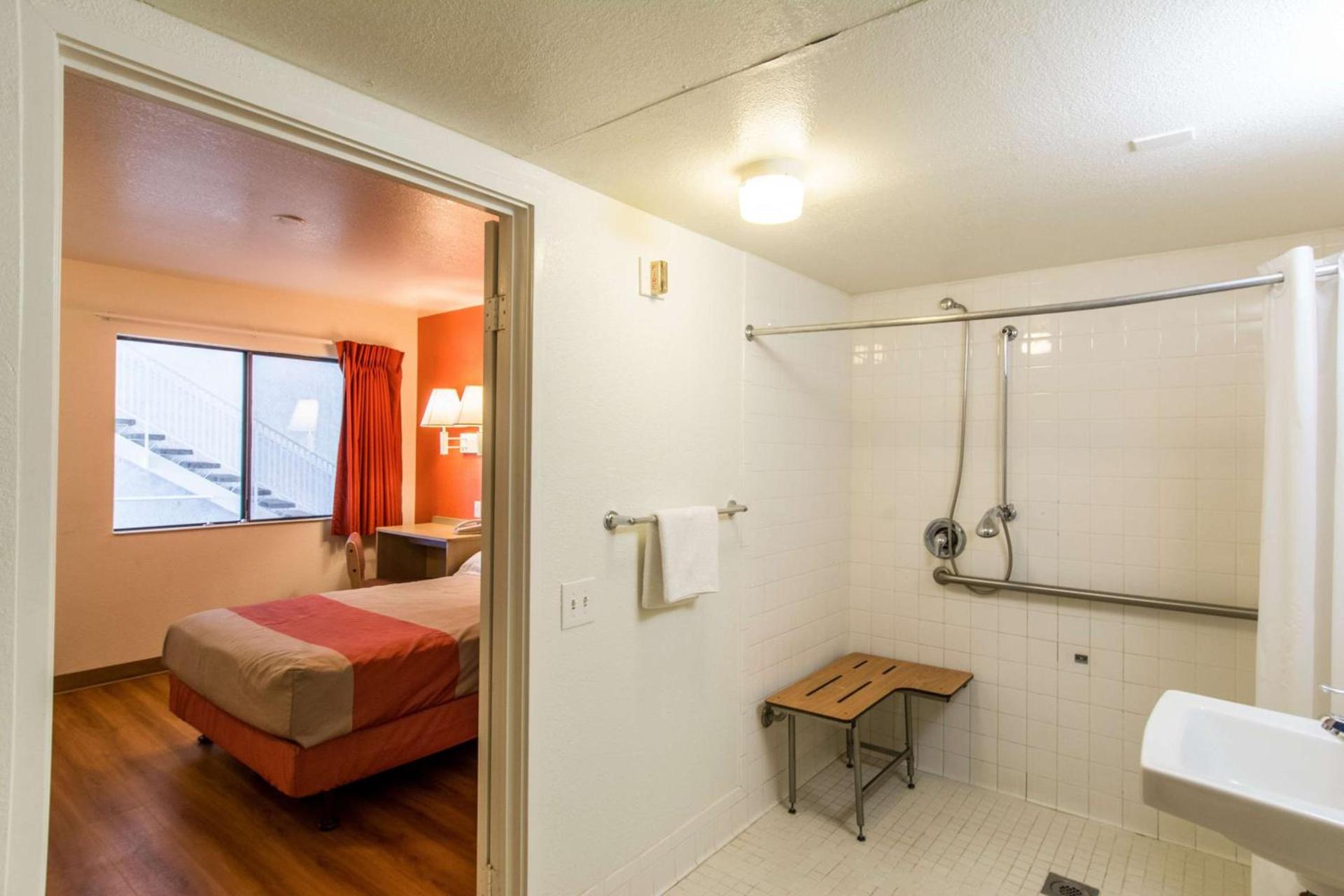 Motel 6-Redding, CA - North photo 50