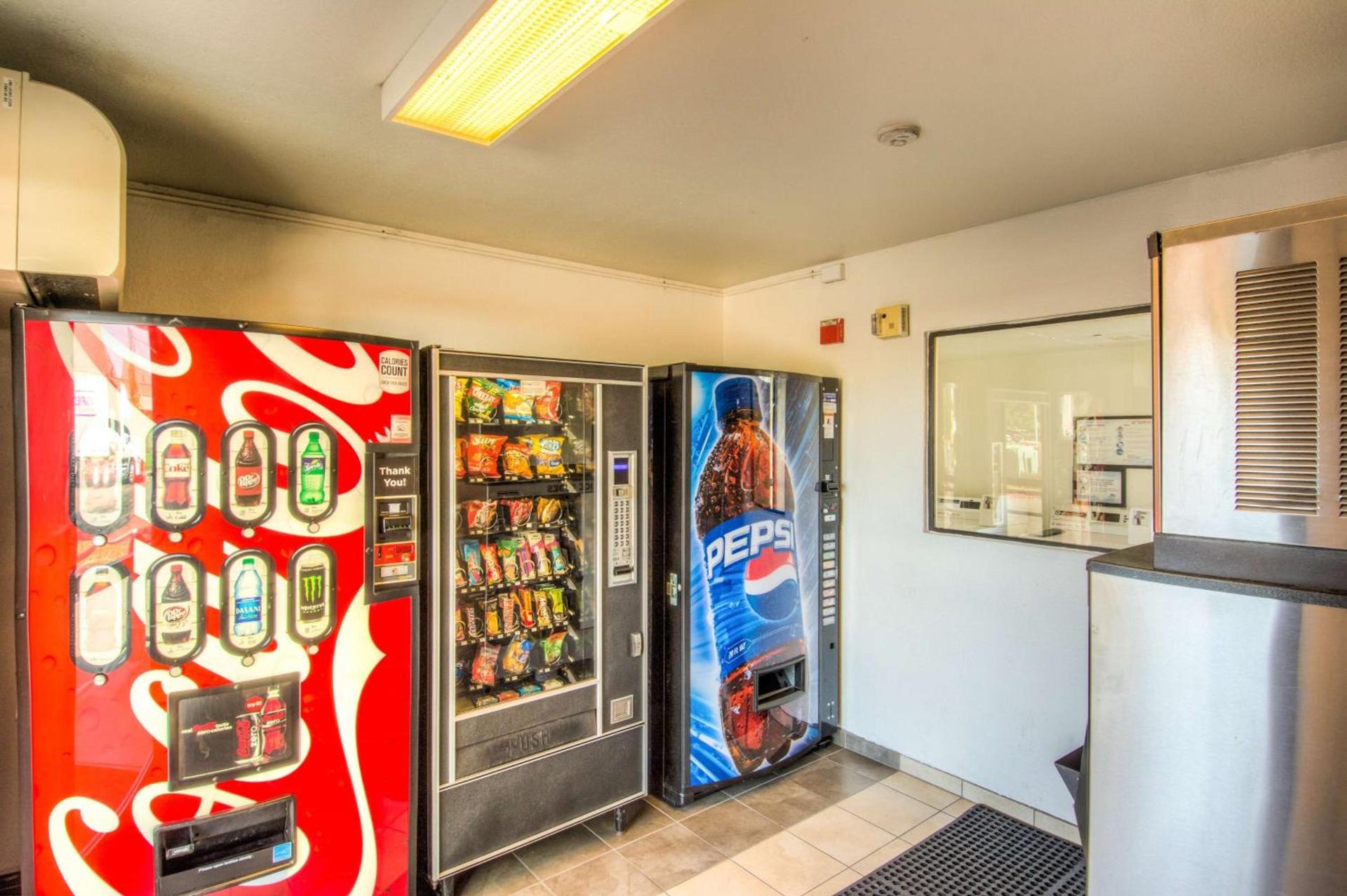 Motel 6-Redding, CA - North photo 54