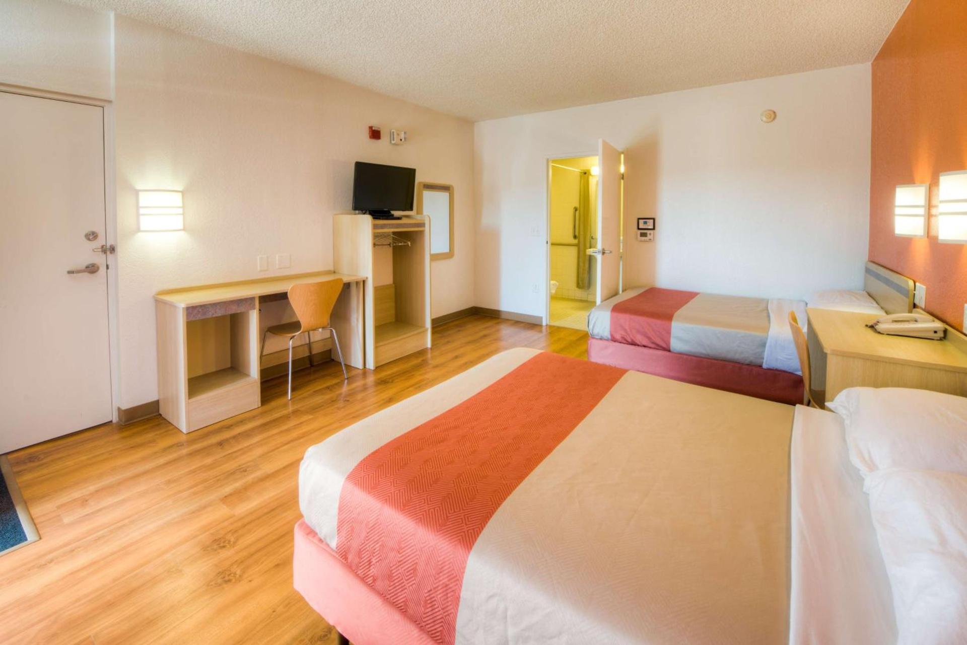 Motel 6-Niantic, CT - New London photo 17