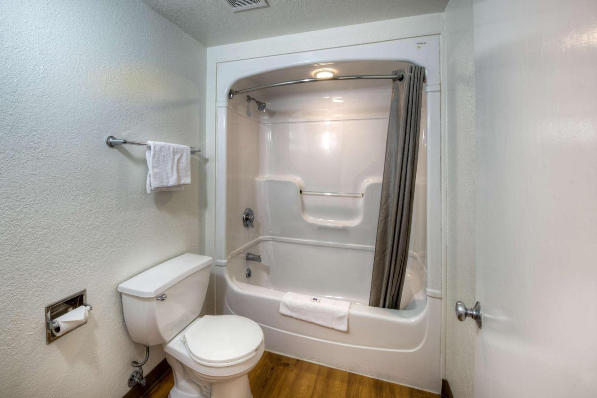 Motel 6-Niantic, CT - New London photo 21