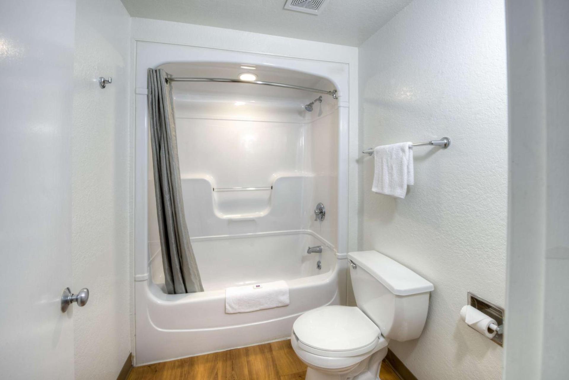 Motel 6-Niantic, CT - New London photo 22