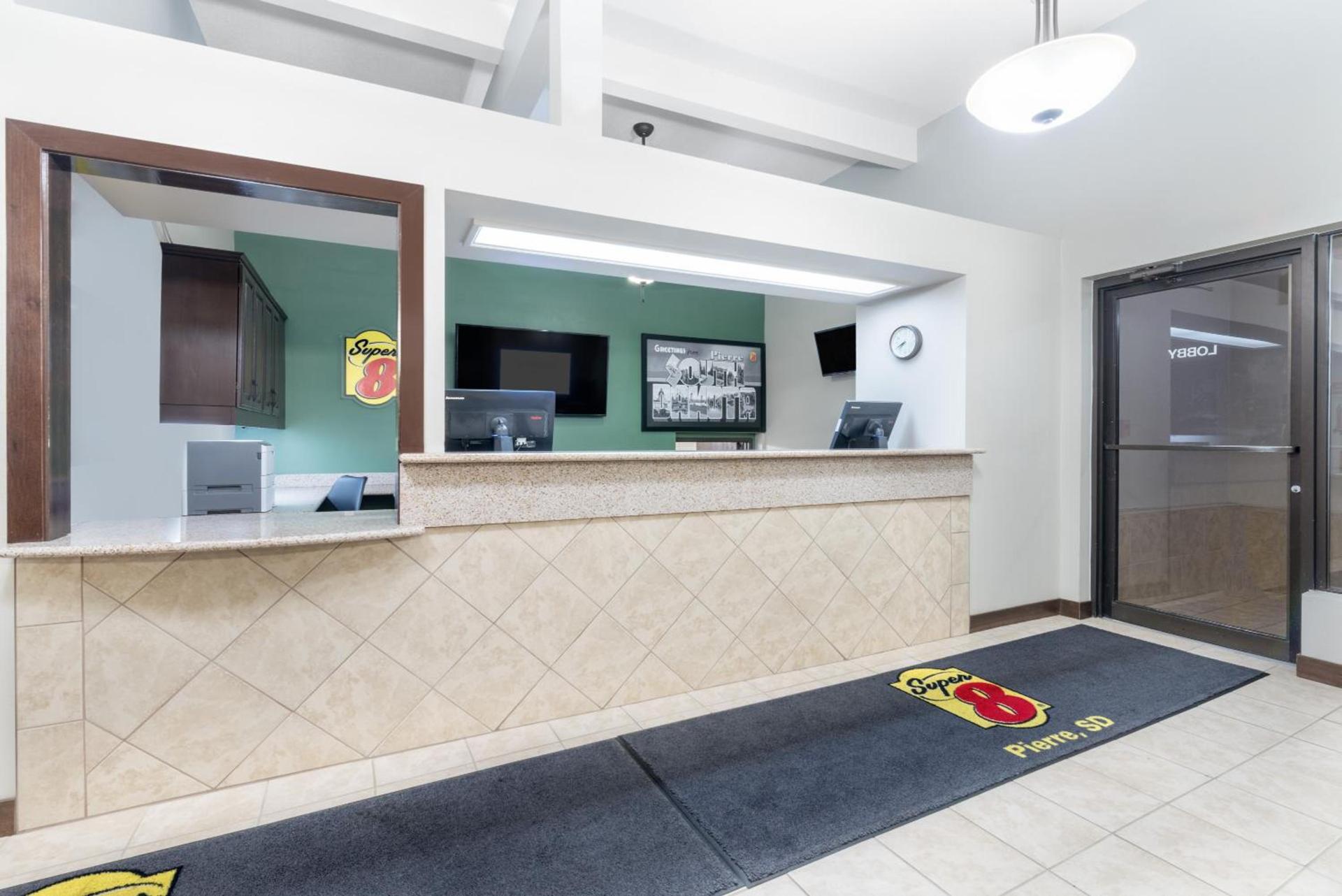 Super 8 by Wyndham Pierre SD photo 32