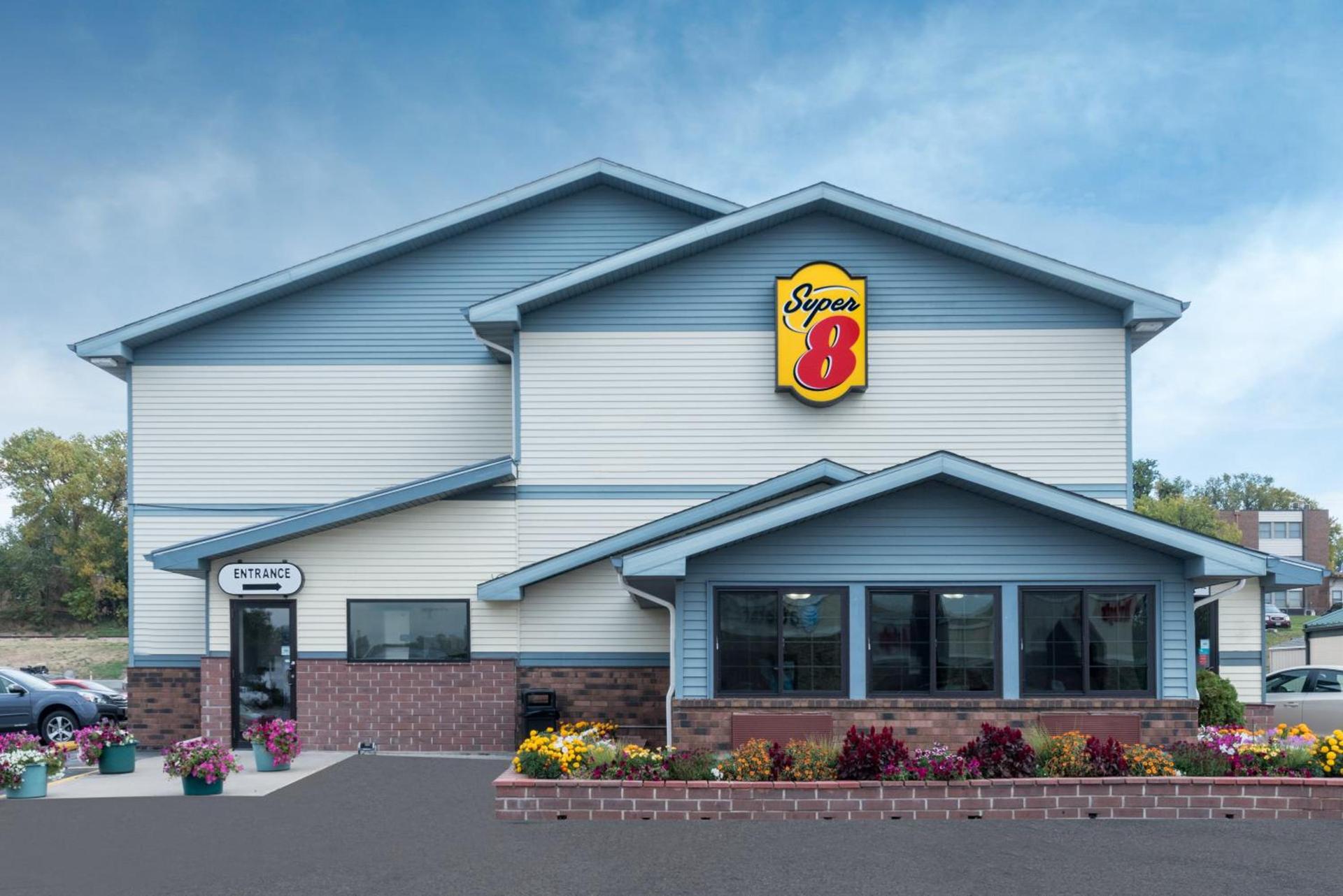 Super 8 by Wyndham Pierre SD photo 29