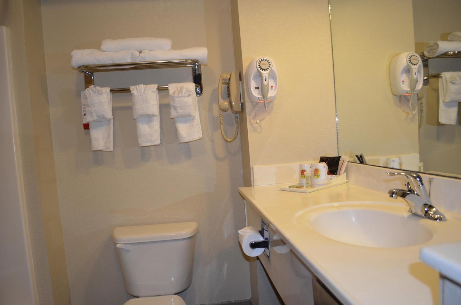 Super 8 by Wyndham Irving/DFW Apt/North photo 16