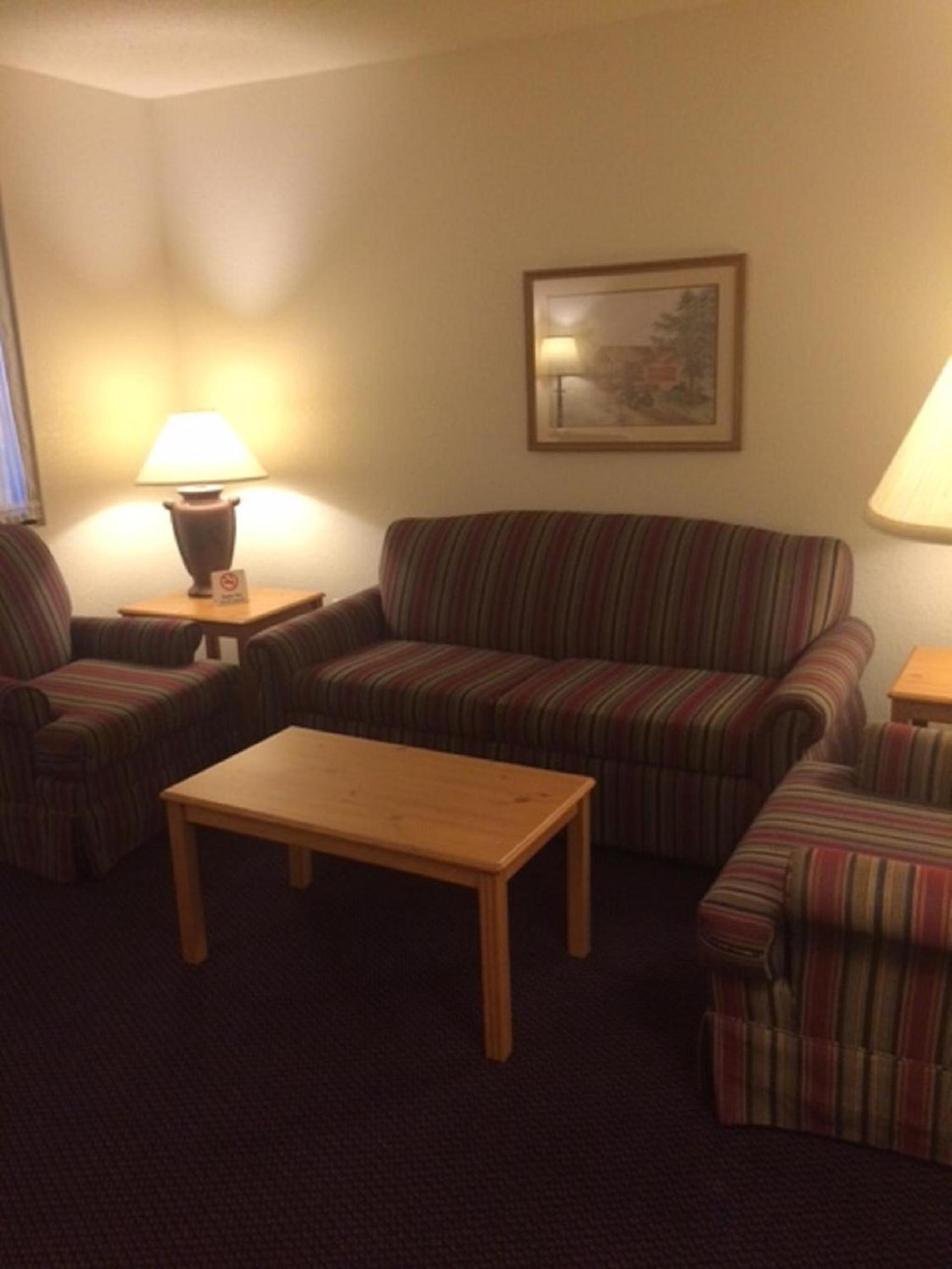 Super 8 by Wyndham St. James photo 21