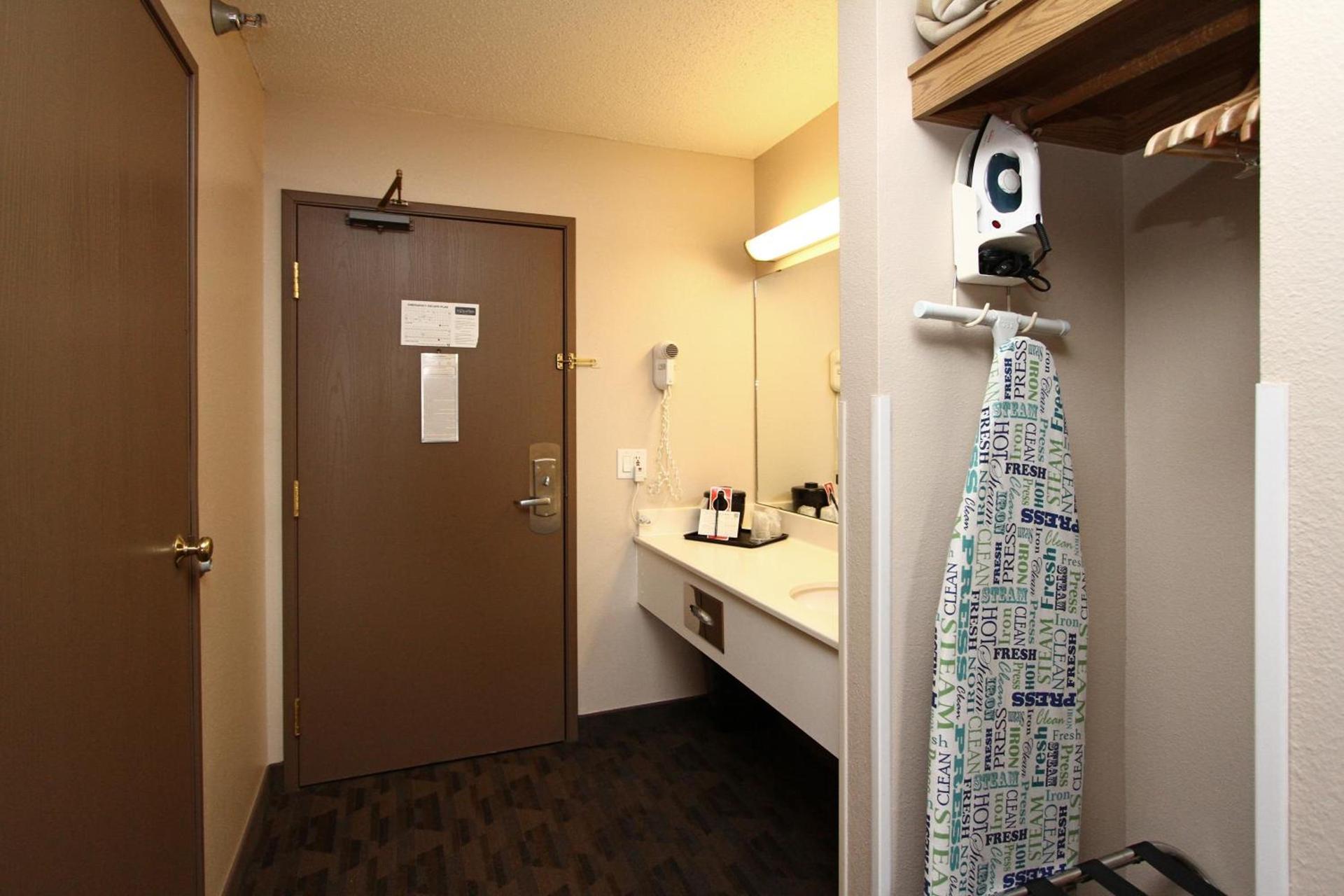 New Victorian Inn & Suites Lincoln photo 19