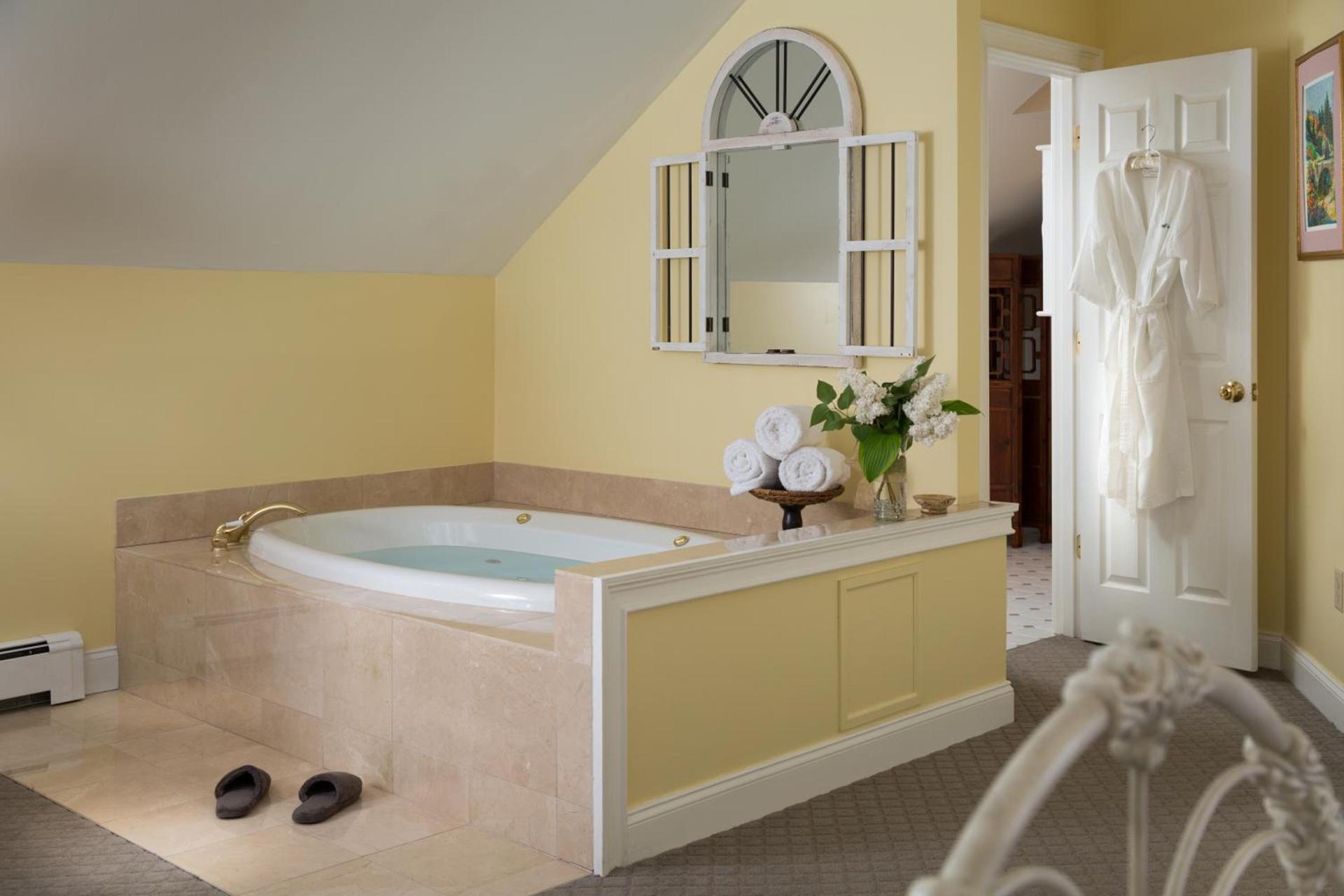 Wolf Cove Inn photo 16