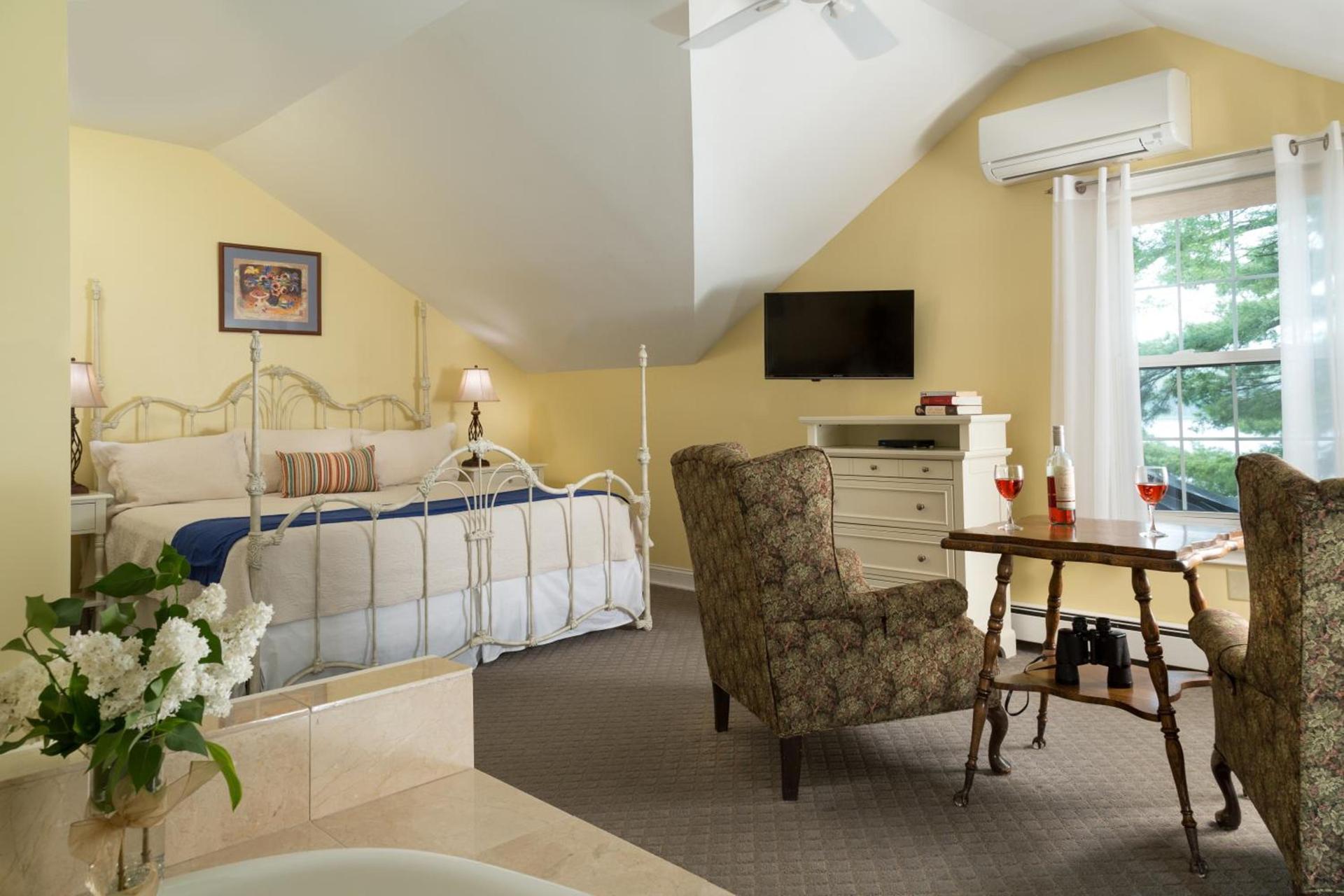 Wolf Cove Inn photo 18