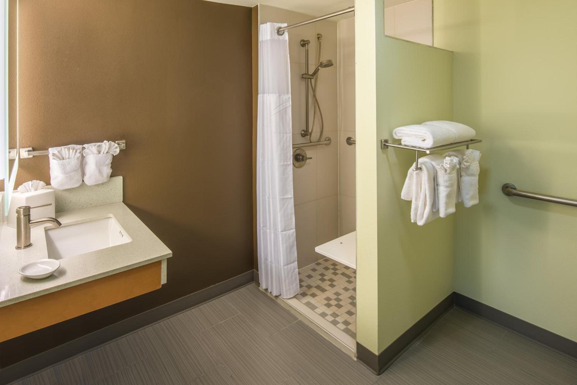 Red Lion Inn and Suites Everett photo 3
