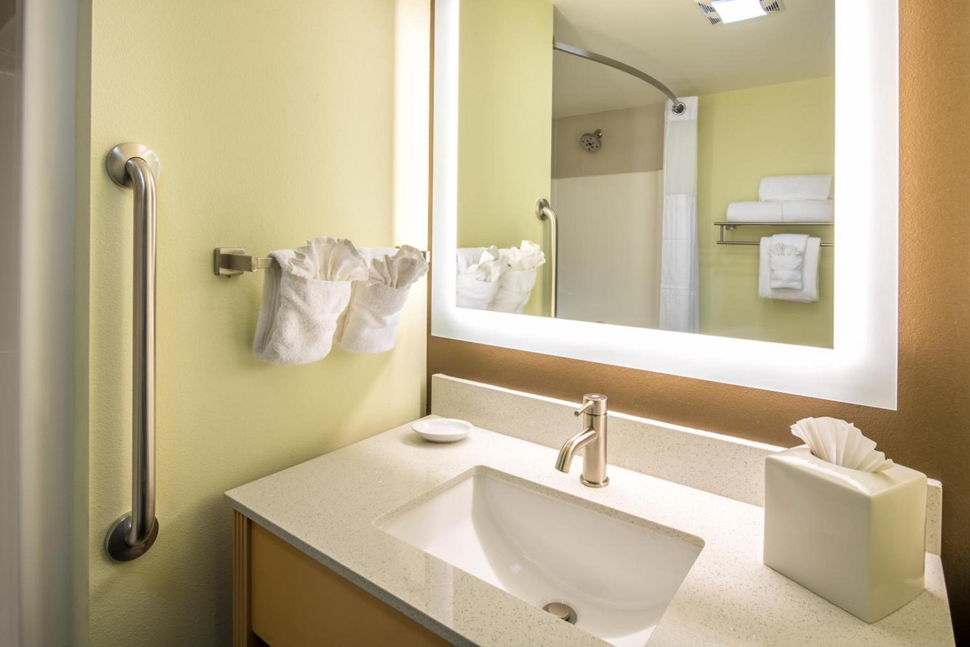 Red Lion Inn and Suites Everett photo 12