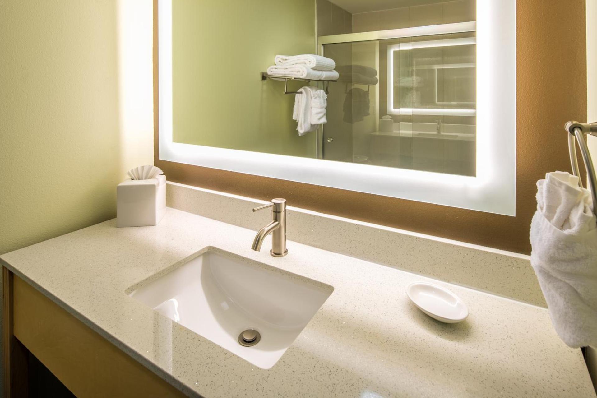 Red Lion Inn and Suites Everett photo 5