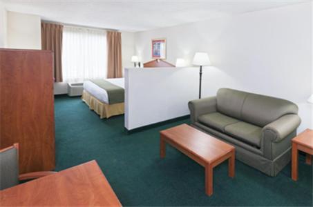 Holiday Inn Express Hotel & Suites Vinita by IHG photo 2