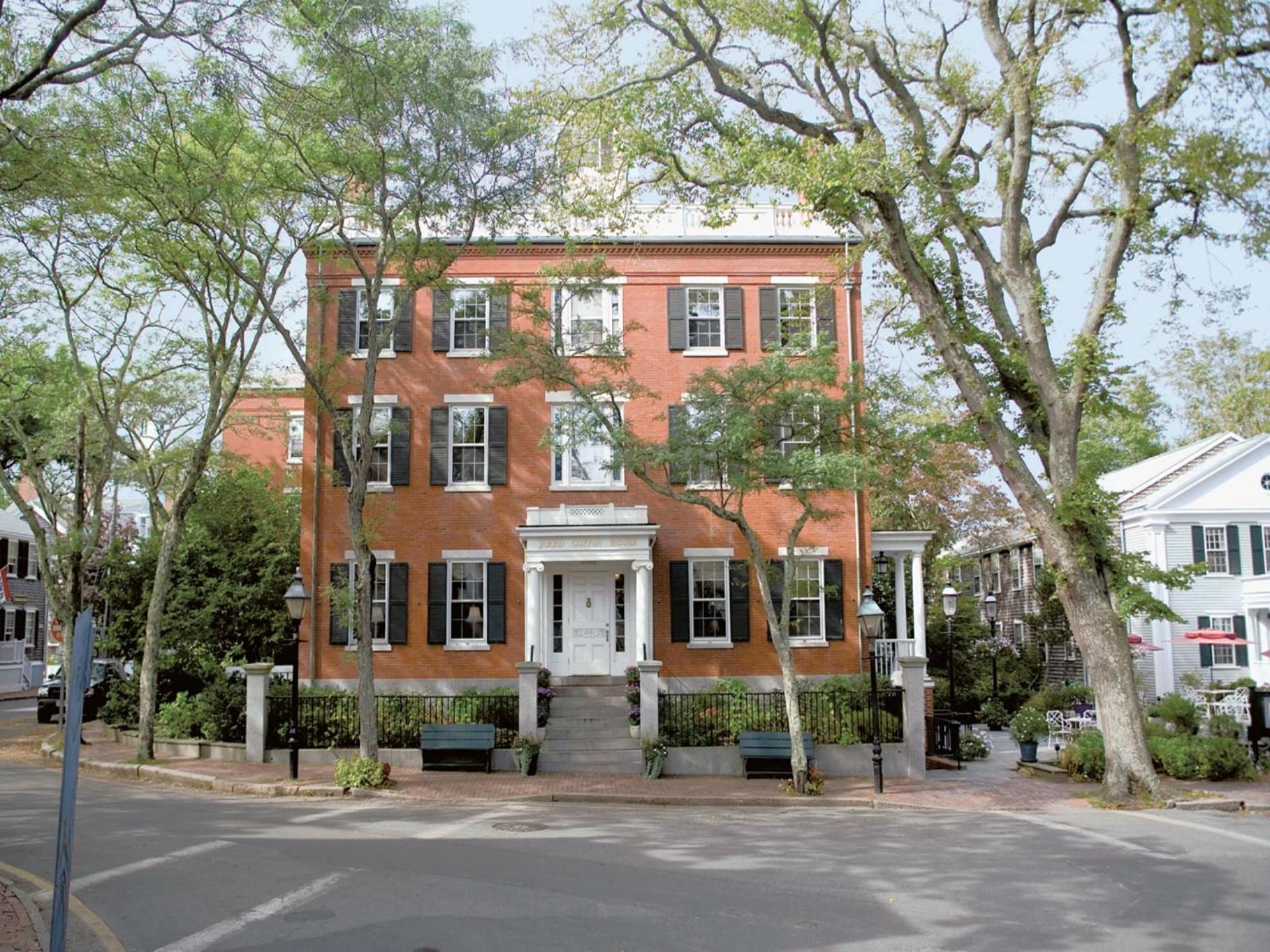 Jared Coffin House photo 14