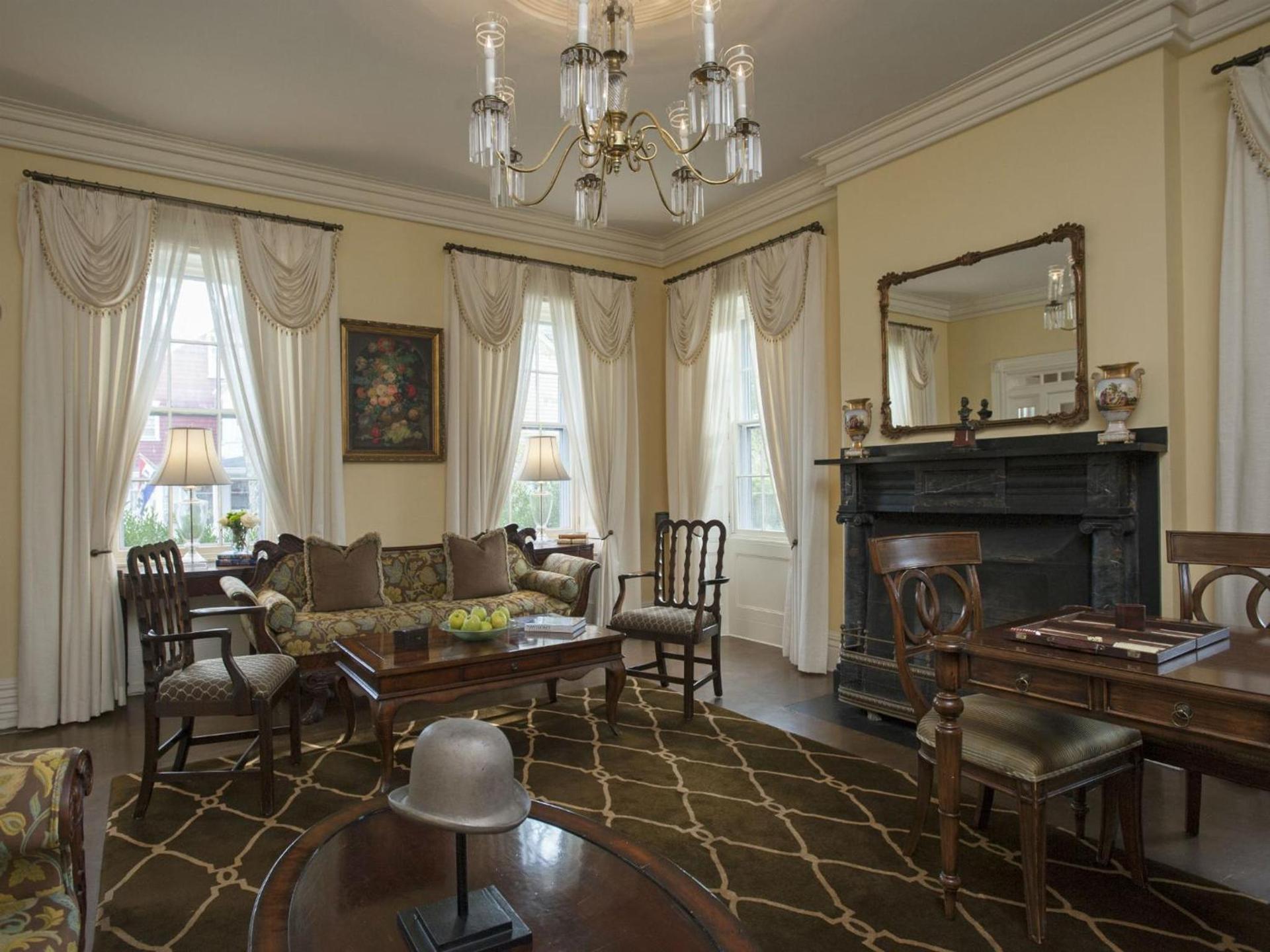 Jared Coffin House photo 18