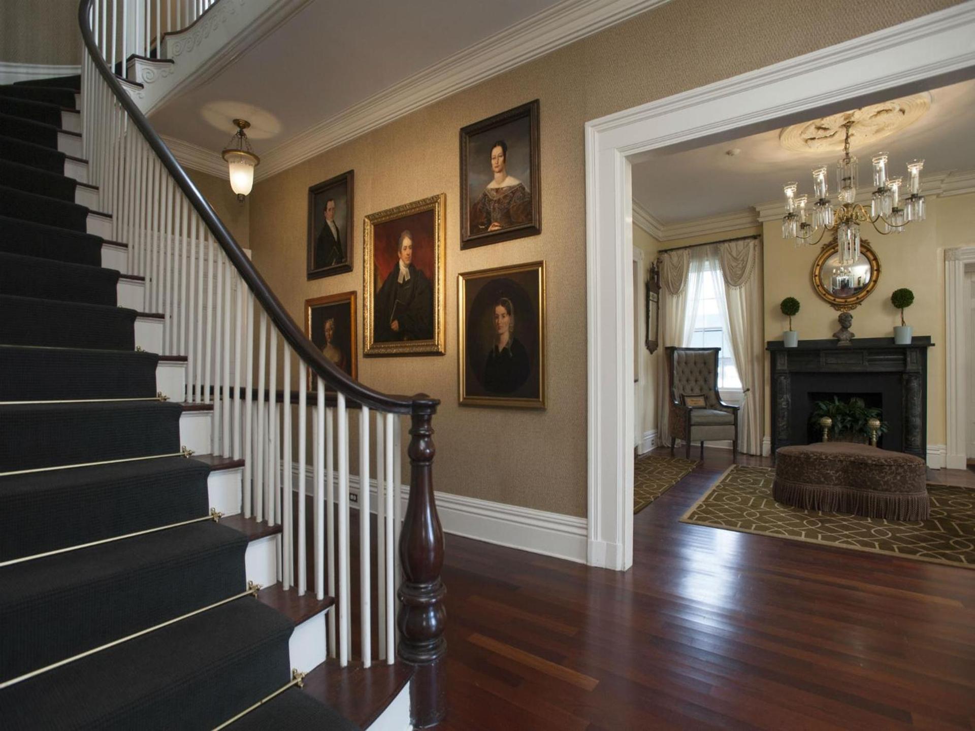 Jared Coffin House photo 17