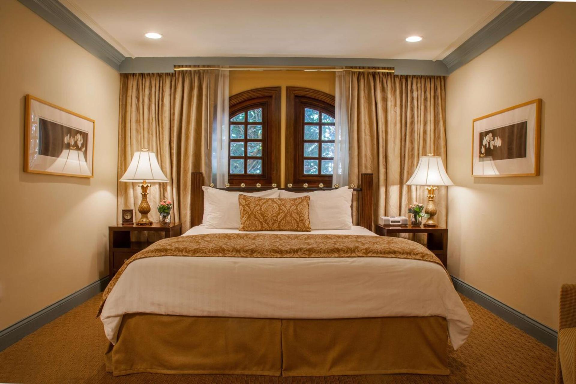 Best Western Plus Sunset Plaza Hotel photo 11