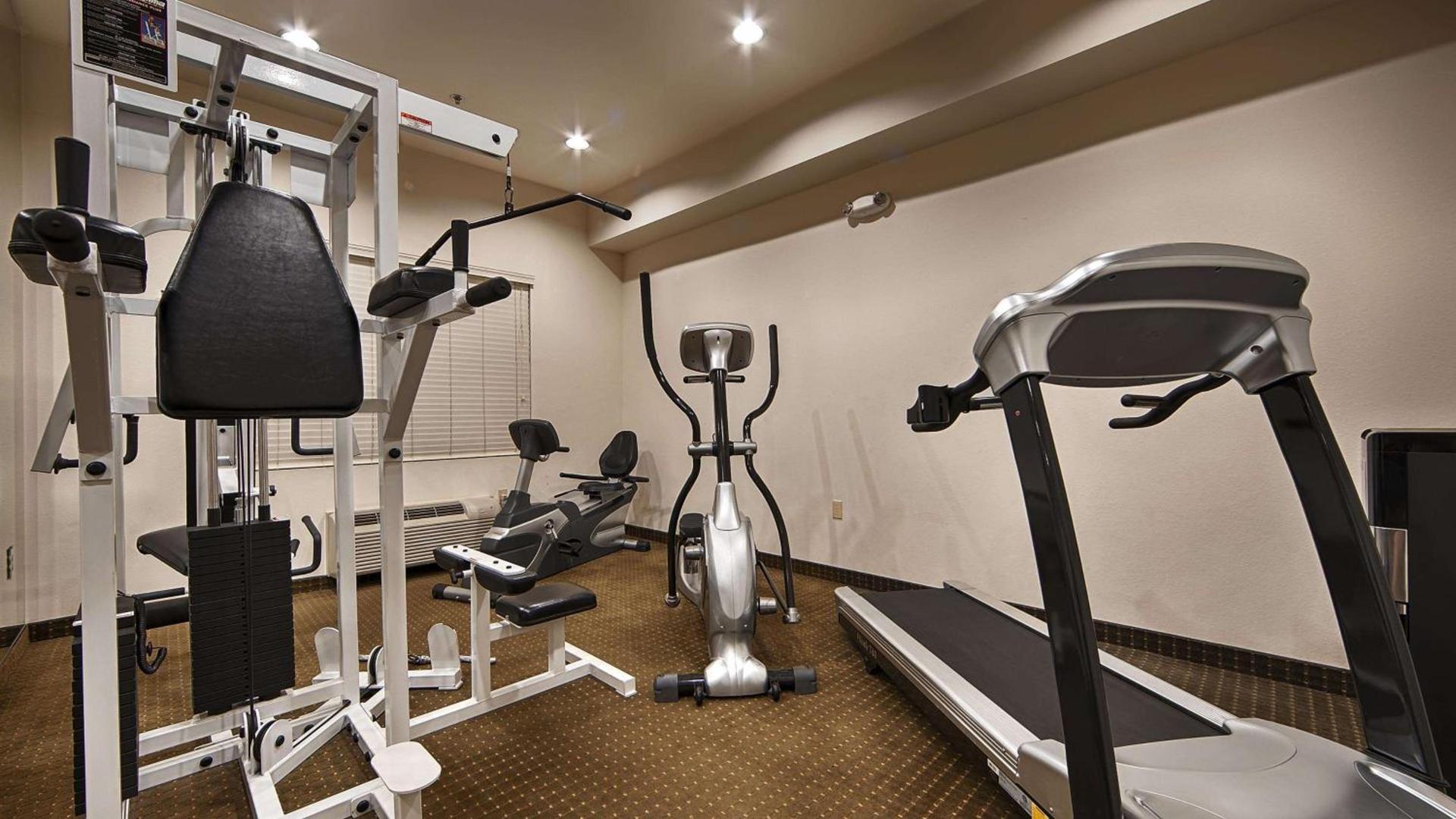 Best Western Plus Lake Elsinore Inn & Suites photo 20