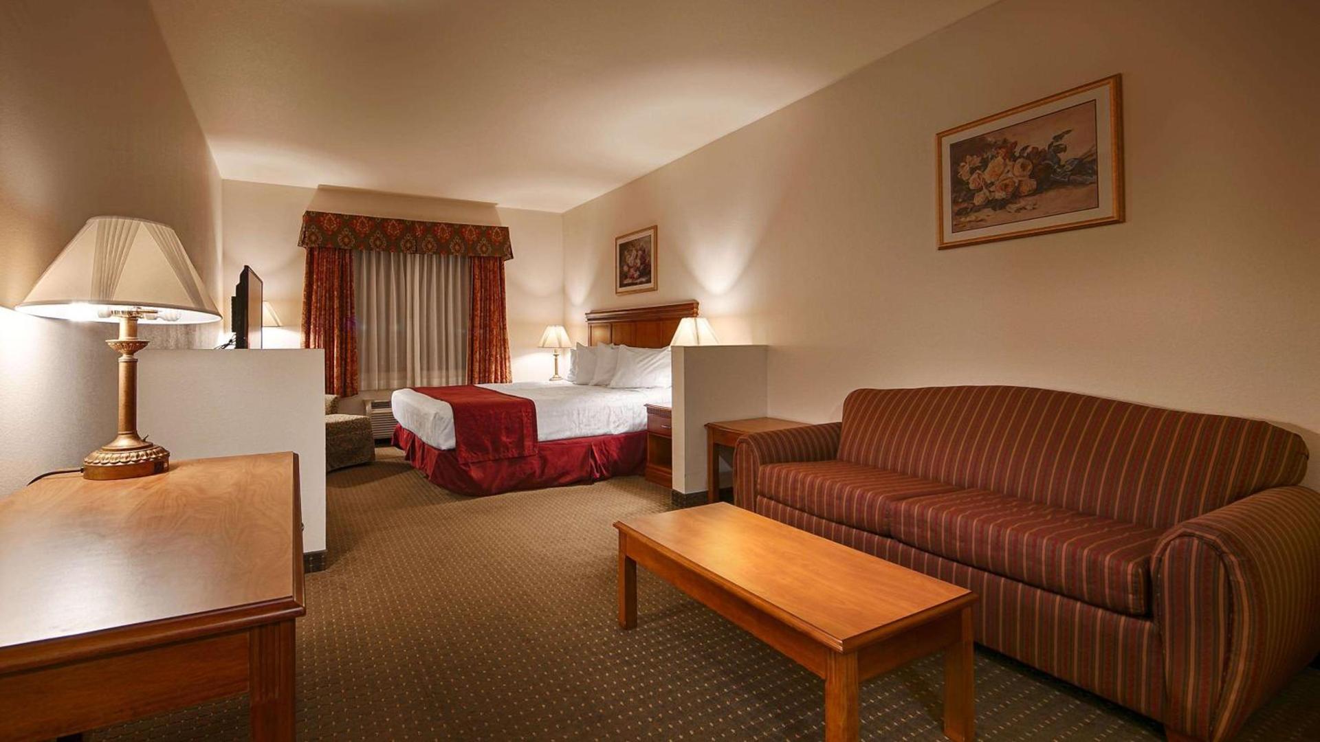 Best Western Plus Lake Elsinore Inn & Suites photo 22