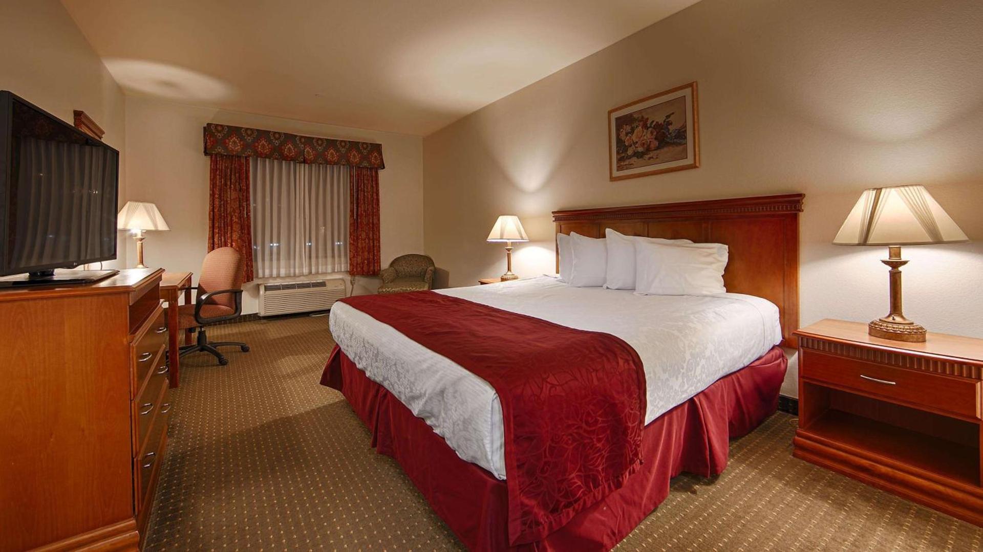 Best Western Plus Lake Elsinore Inn & Suites photo 5