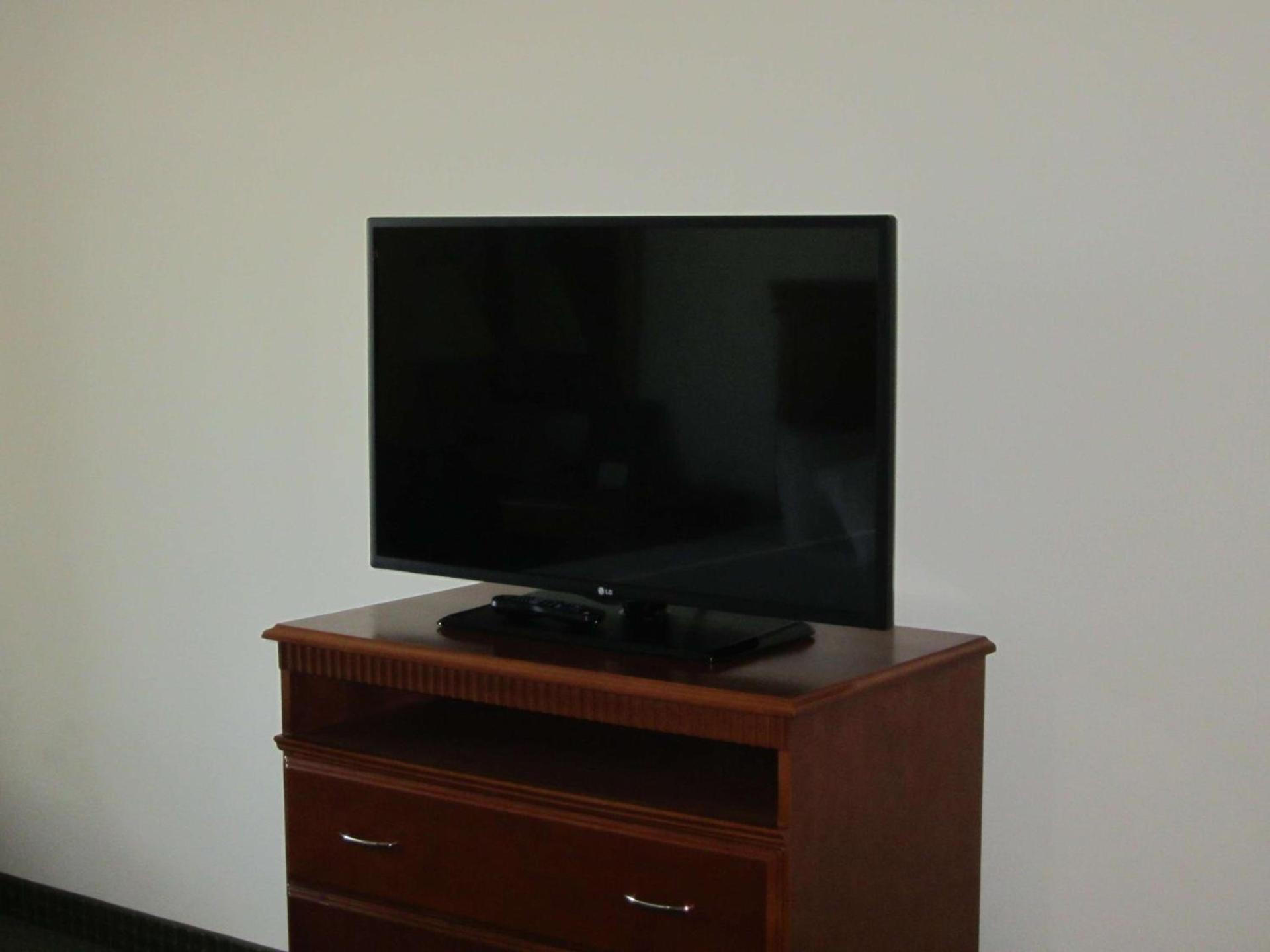 Best Western Plus Lake Elsinore Inn & Suites photo 4