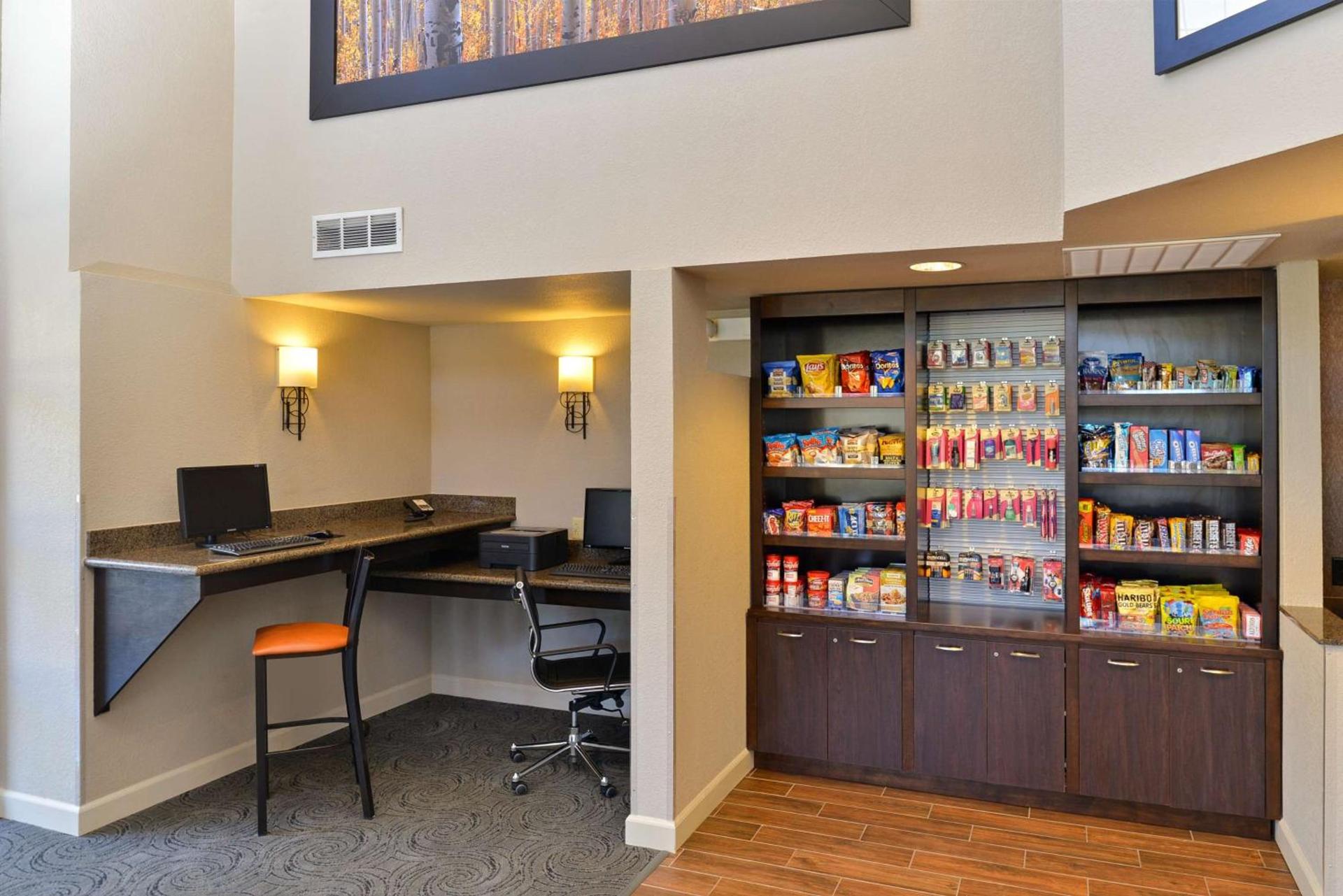 Best Western Plus Peak Vista Inn & Suites photo 22
