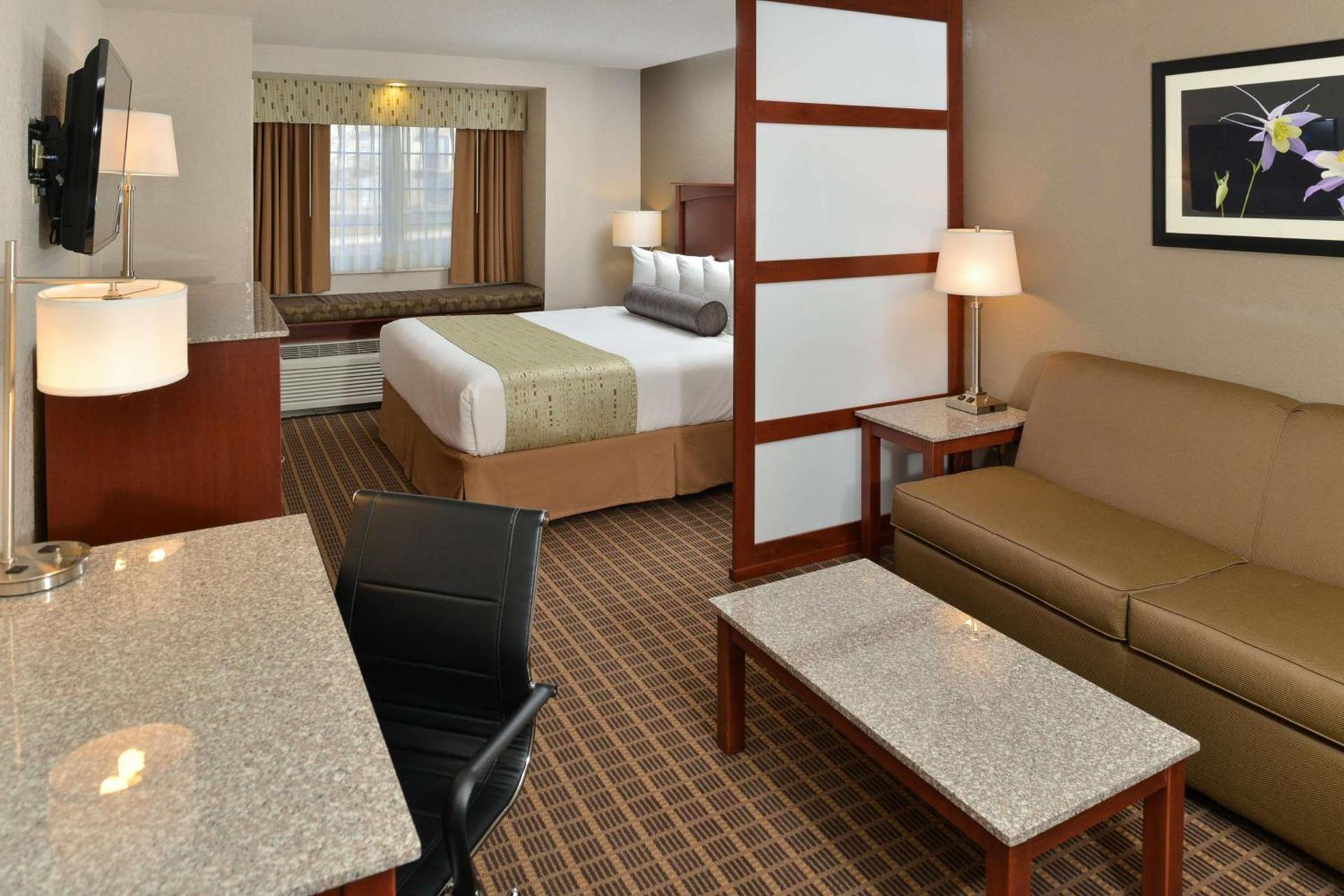 Best Western Plus Peak Vista Inn & Suites photo 3