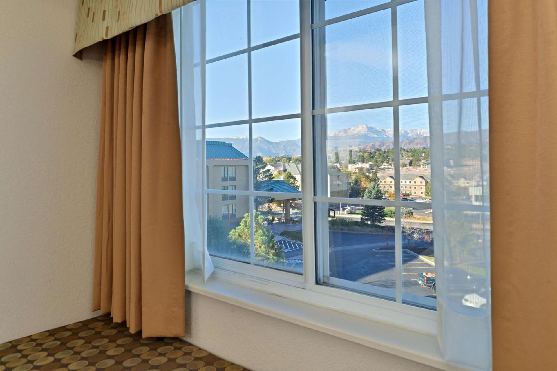 Best Western Plus Peak Vista Inn & Suites photo 20