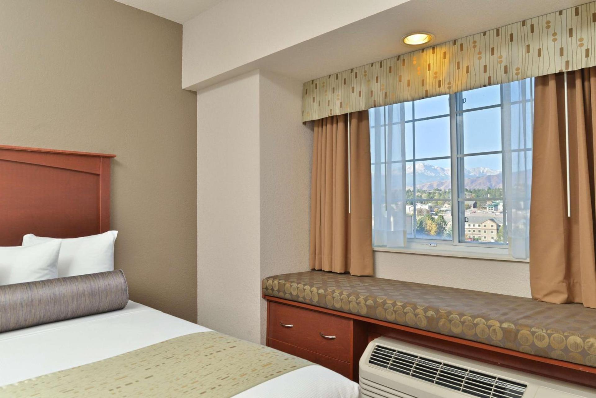 Best Western Plus Peak Vista Inn & Suites photo 19
