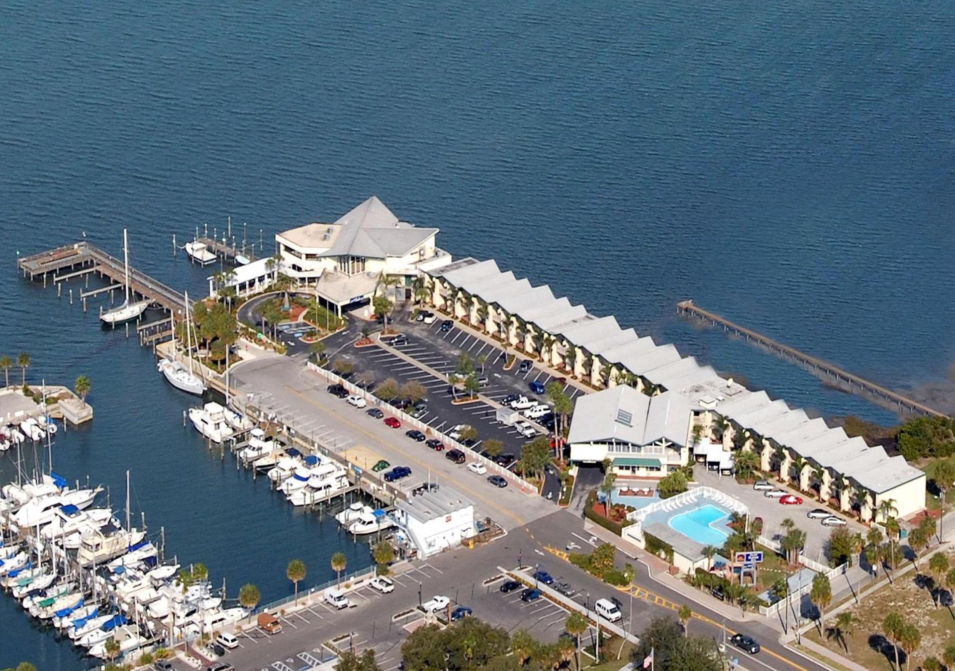 Best Western Plus Yacht Harbor Inn photo 13