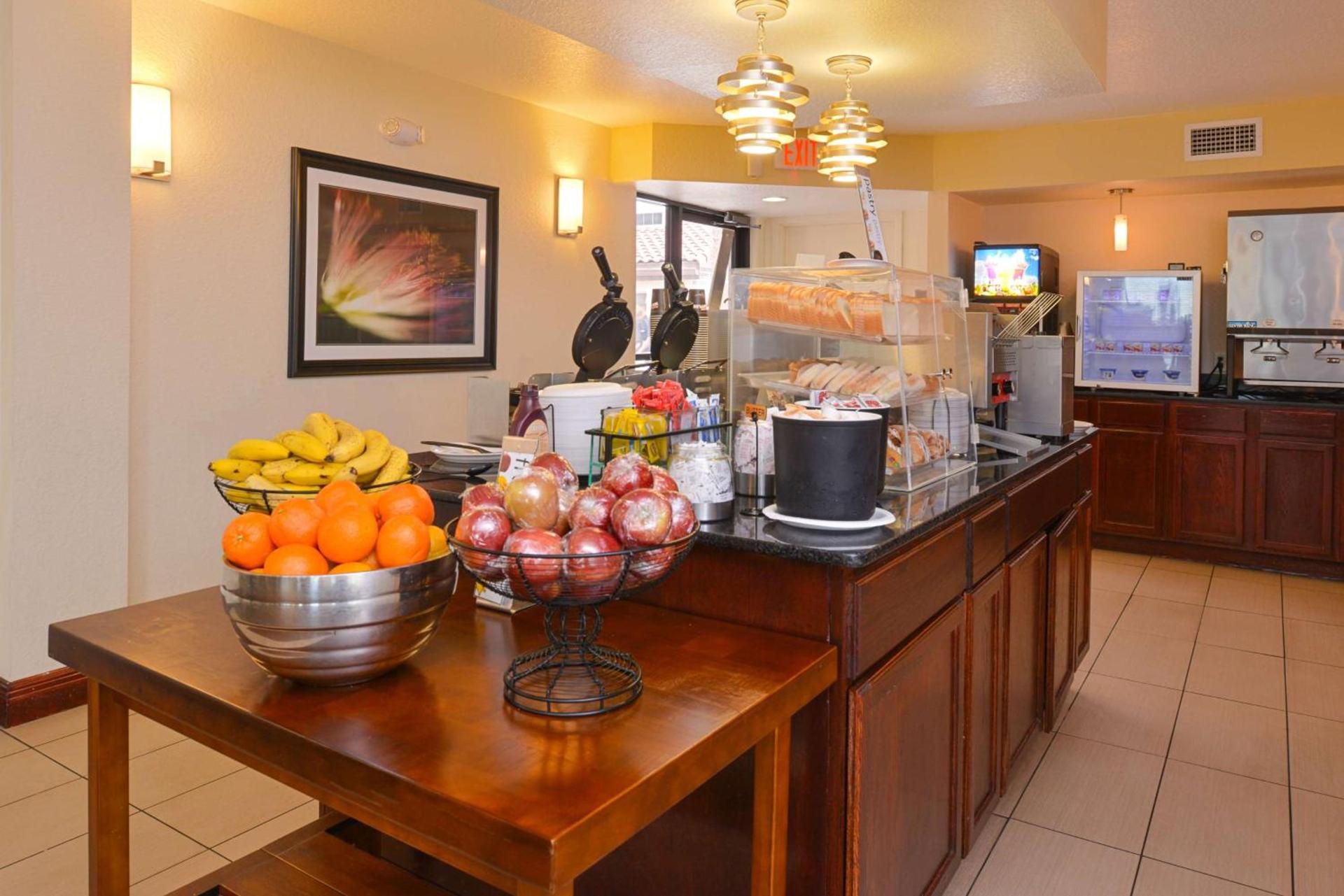 Mai Hana Hotel and Suites I Drive-Theme Parks photo 25
